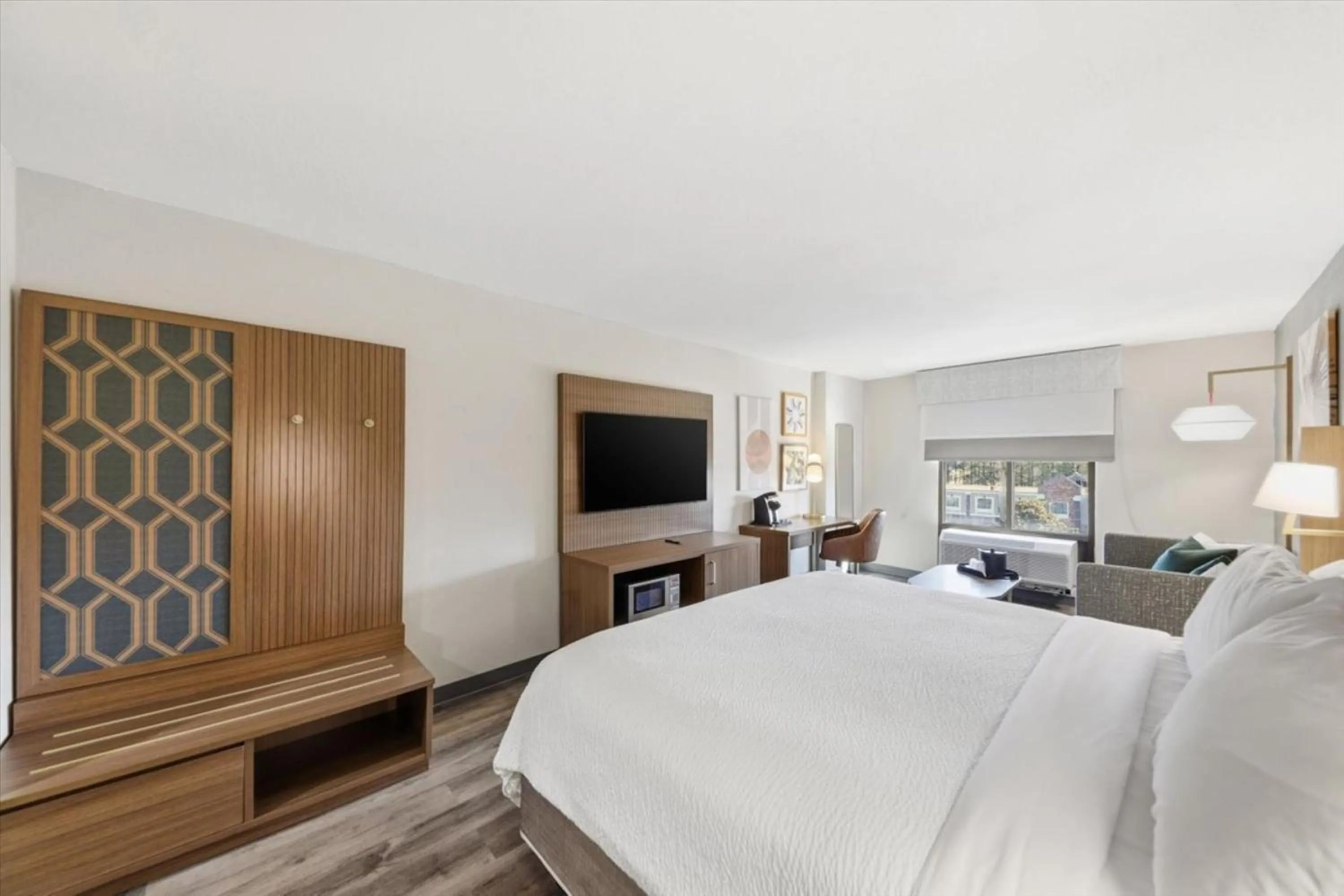 Photo of the whole room, Bed in Holiday Inn Hotel Atlanta-Tucker, a Full Service Hotel