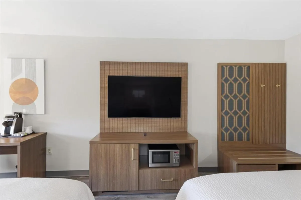 Bed in Holiday Inn Hotel Atlanta-Tucker, a Full Service Hotel