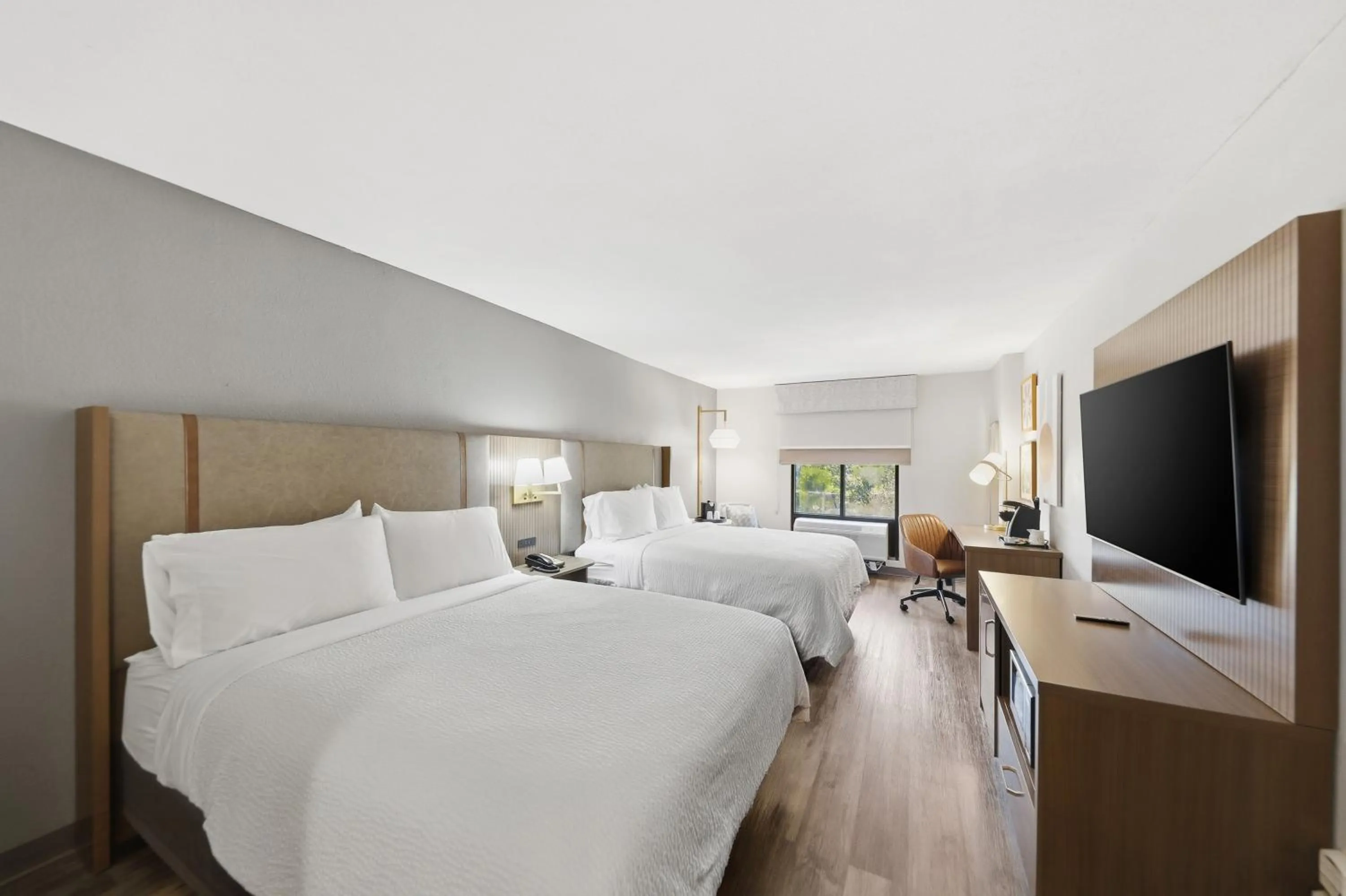 Bed in Holiday Inn Hotel Atlanta-Tucker, a Full Service Hotel