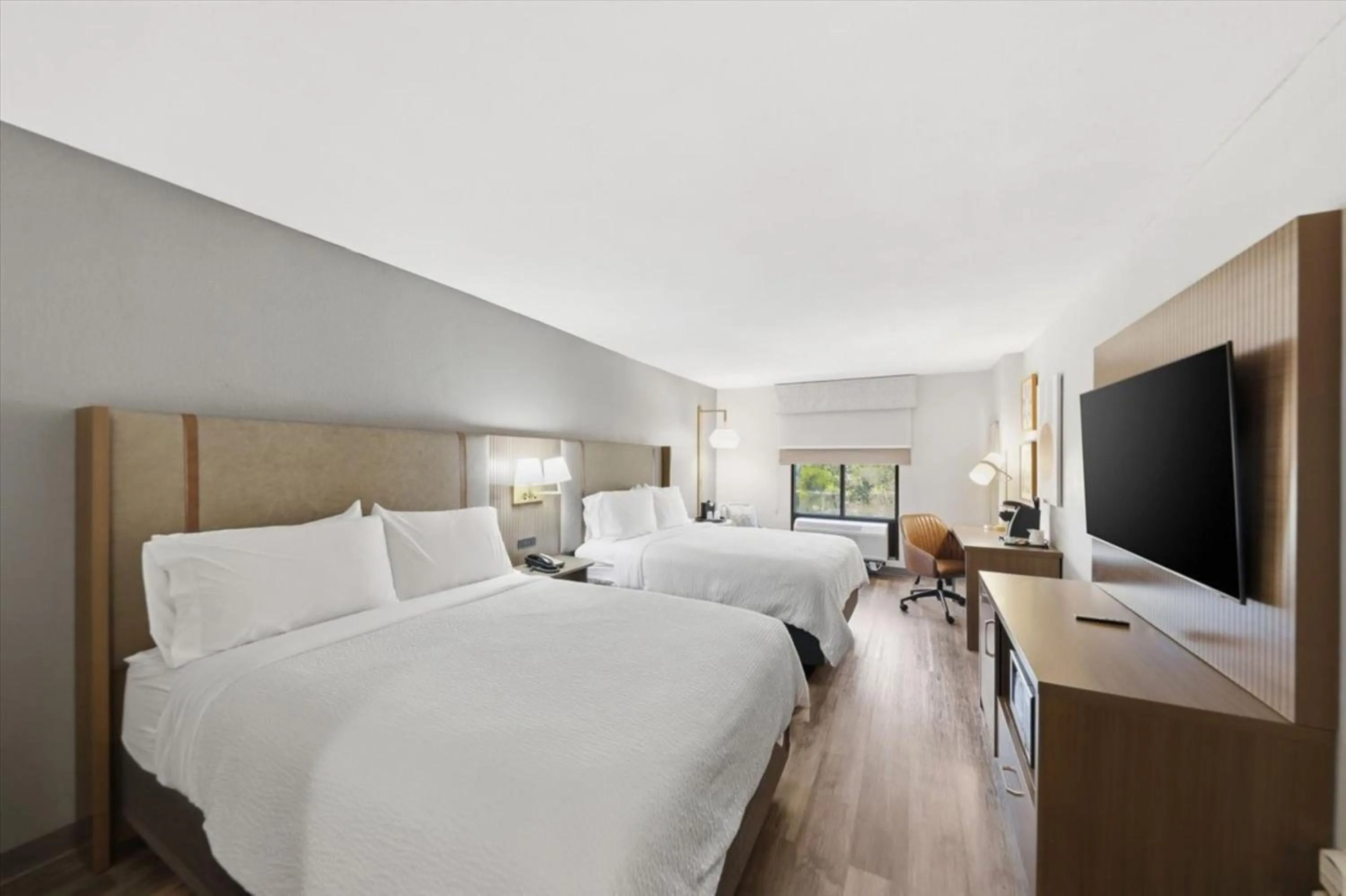 Photo of the whole room, Bed in Holiday Inn Hotel Atlanta-Tucker, a Full Service Hotel