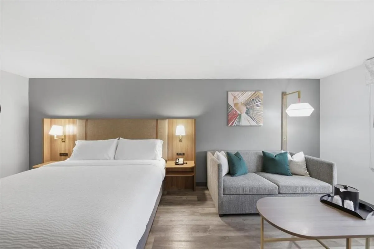 Bed in Holiday Inn Hotel Atlanta-Tucker, a Full Service Hotel