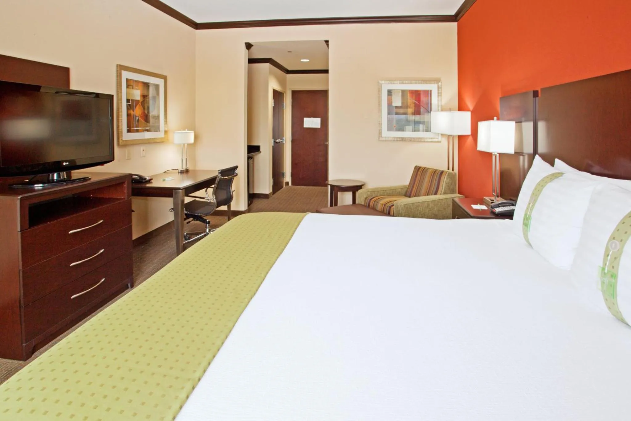 Photo of the whole room, Bed in Holiday Inn Hou Energy Corridor Eldridge by IHG