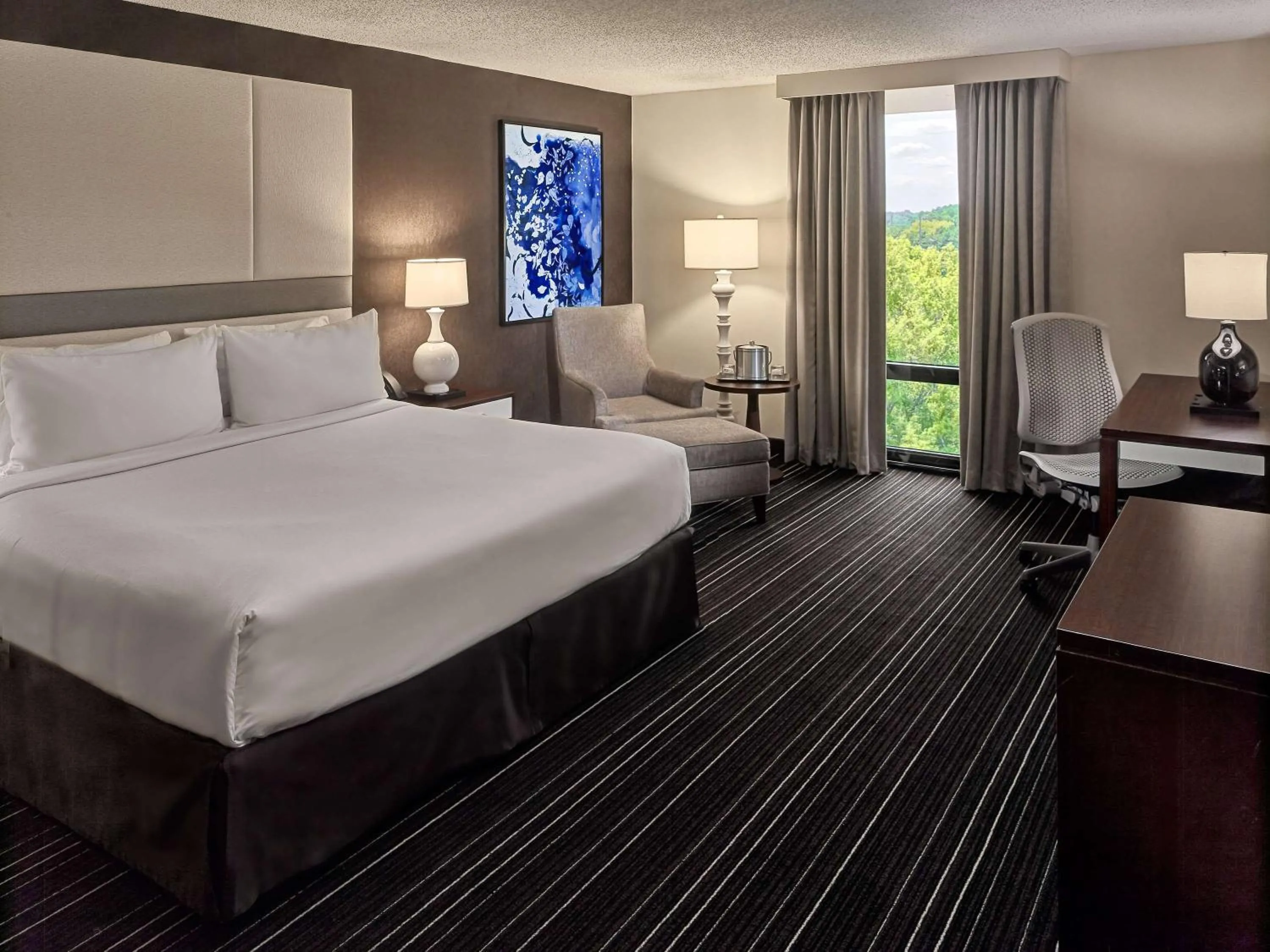 Bedroom, Bed in Sonesta Atlanta Northwest Galleria - Marietta