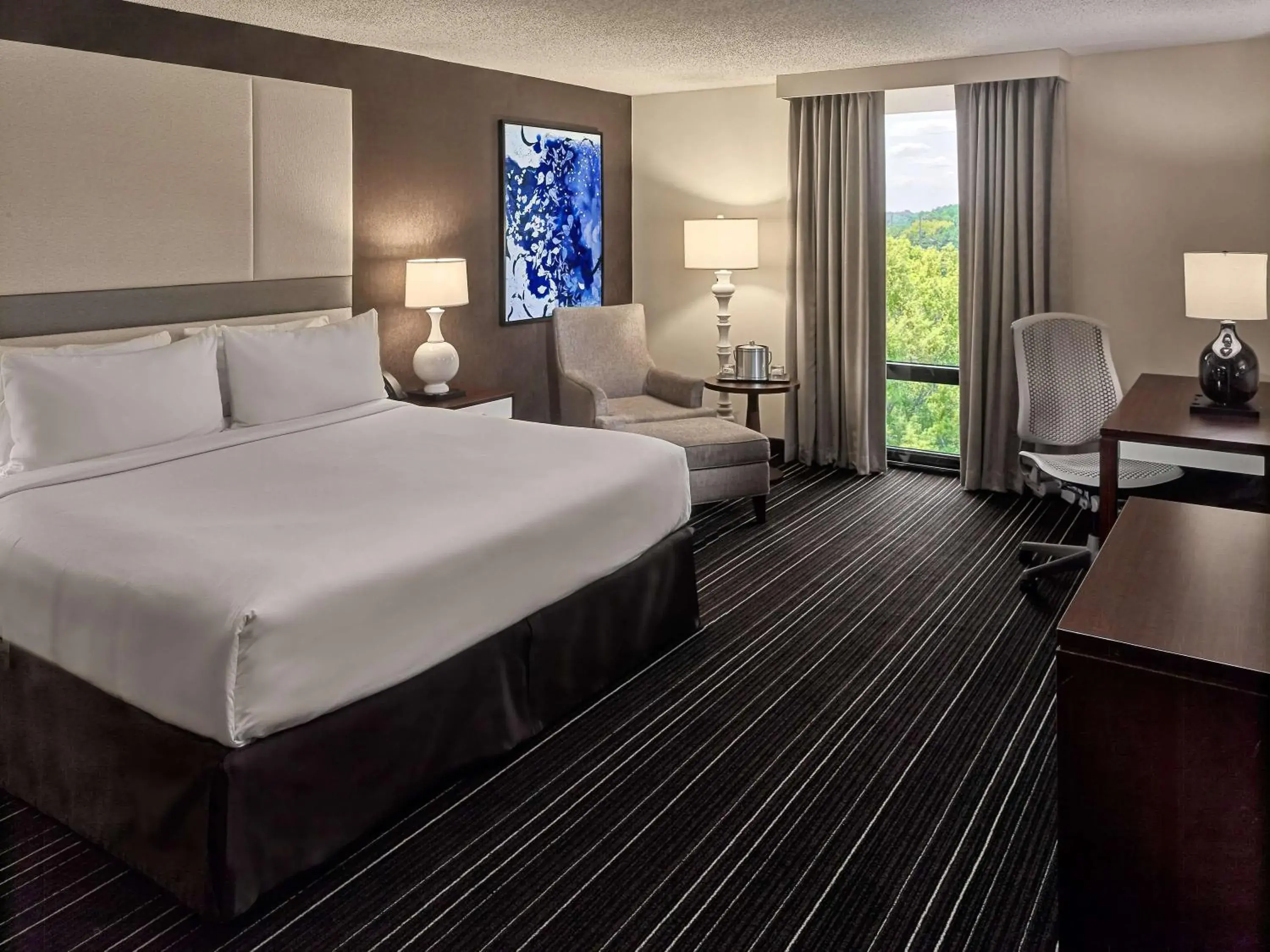 Mobility Accessible Deluxe King Bathtub in Sonesta Atlanta Northwest Galleria - Marietta Mobility Accessible Deluxe King Bathtub in Sonesta Atlanta Northwest Galleria - Marietta