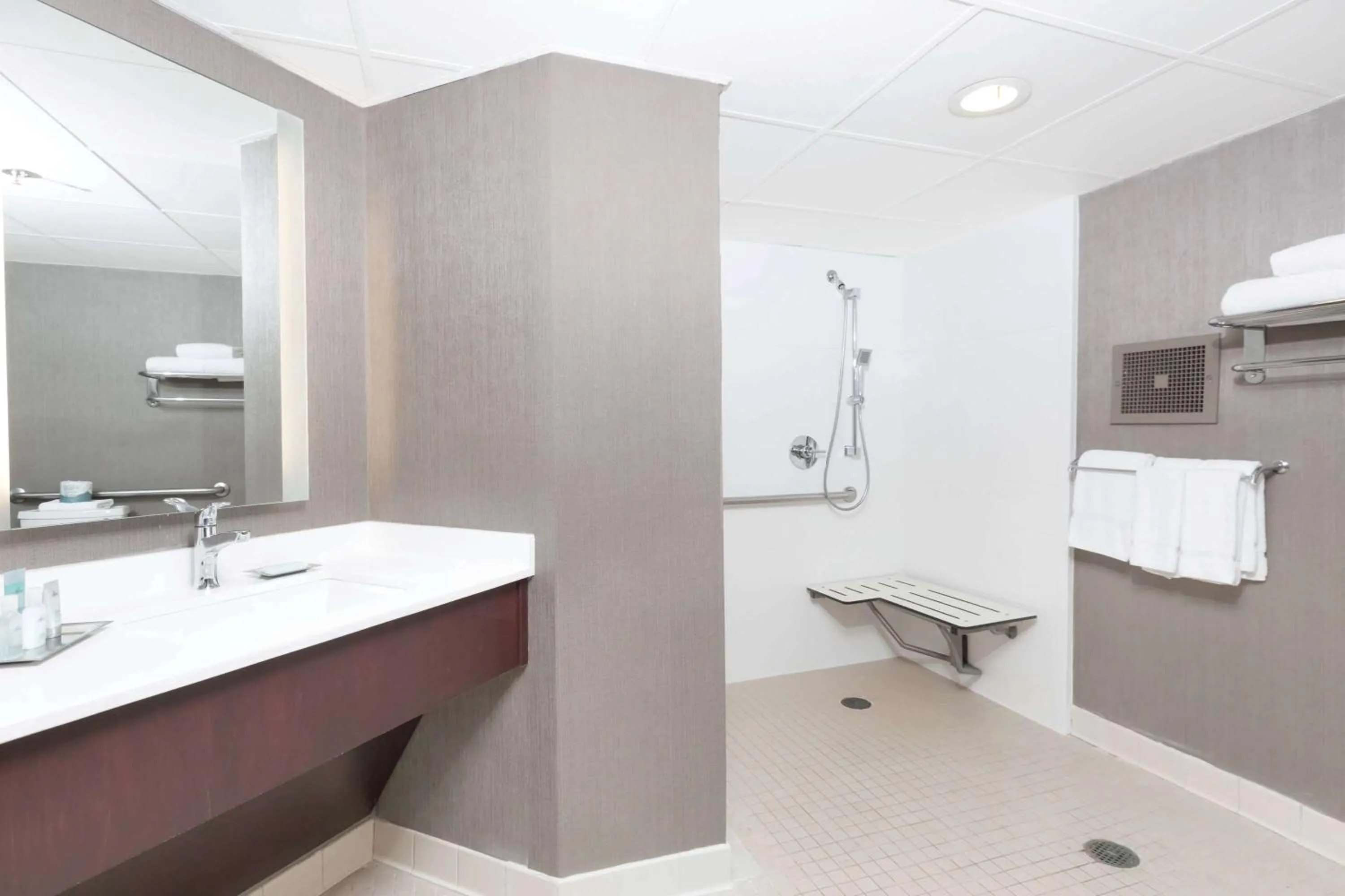 Bathroom in Sonesta Atlanta Northwest Galleria - Marietta