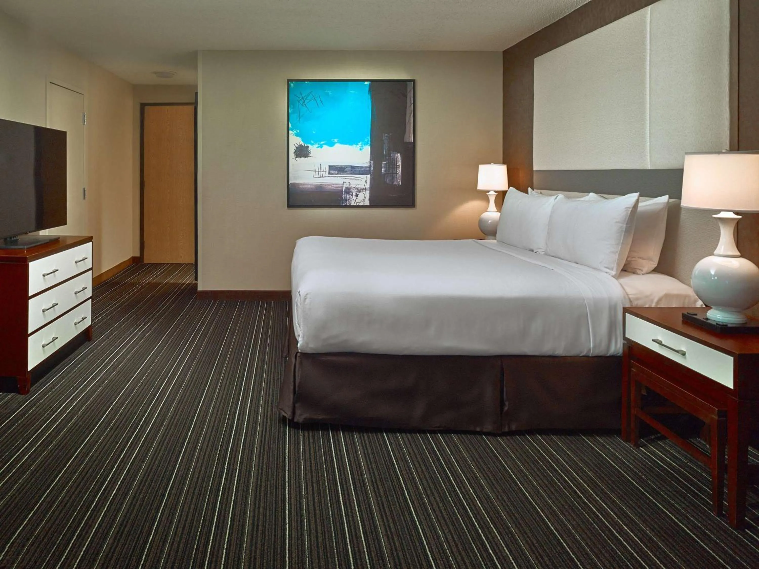 Bedroom, Bed in Sonesta Atlanta Northwest Galleria - Marietta