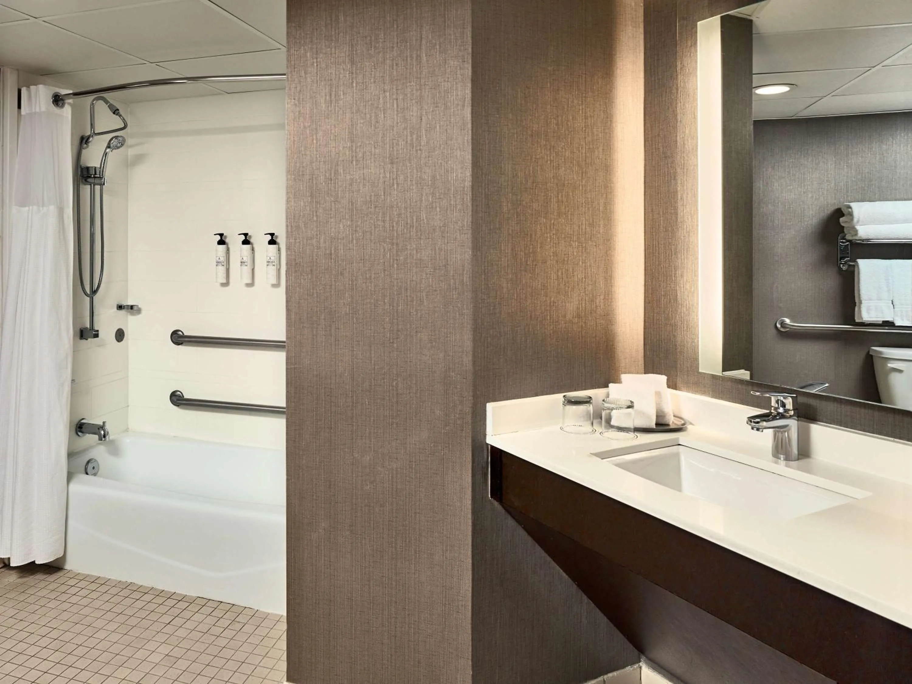 Bathroom in Sonesta Atlanta Northwest Galleria - Marietta