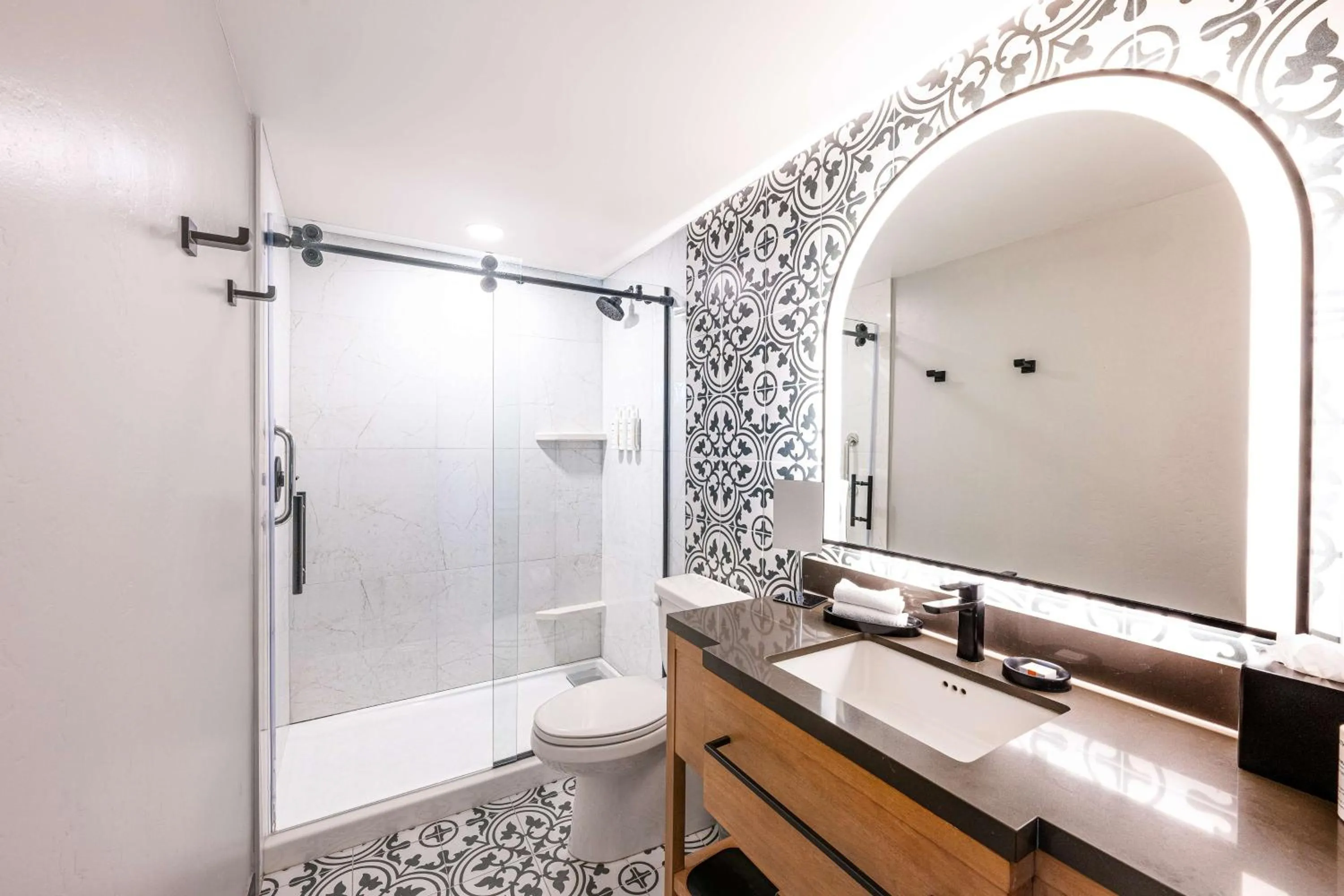 Bathroom in Hotel Virginia Santa Barbara, Tapestry Collection by Hilton