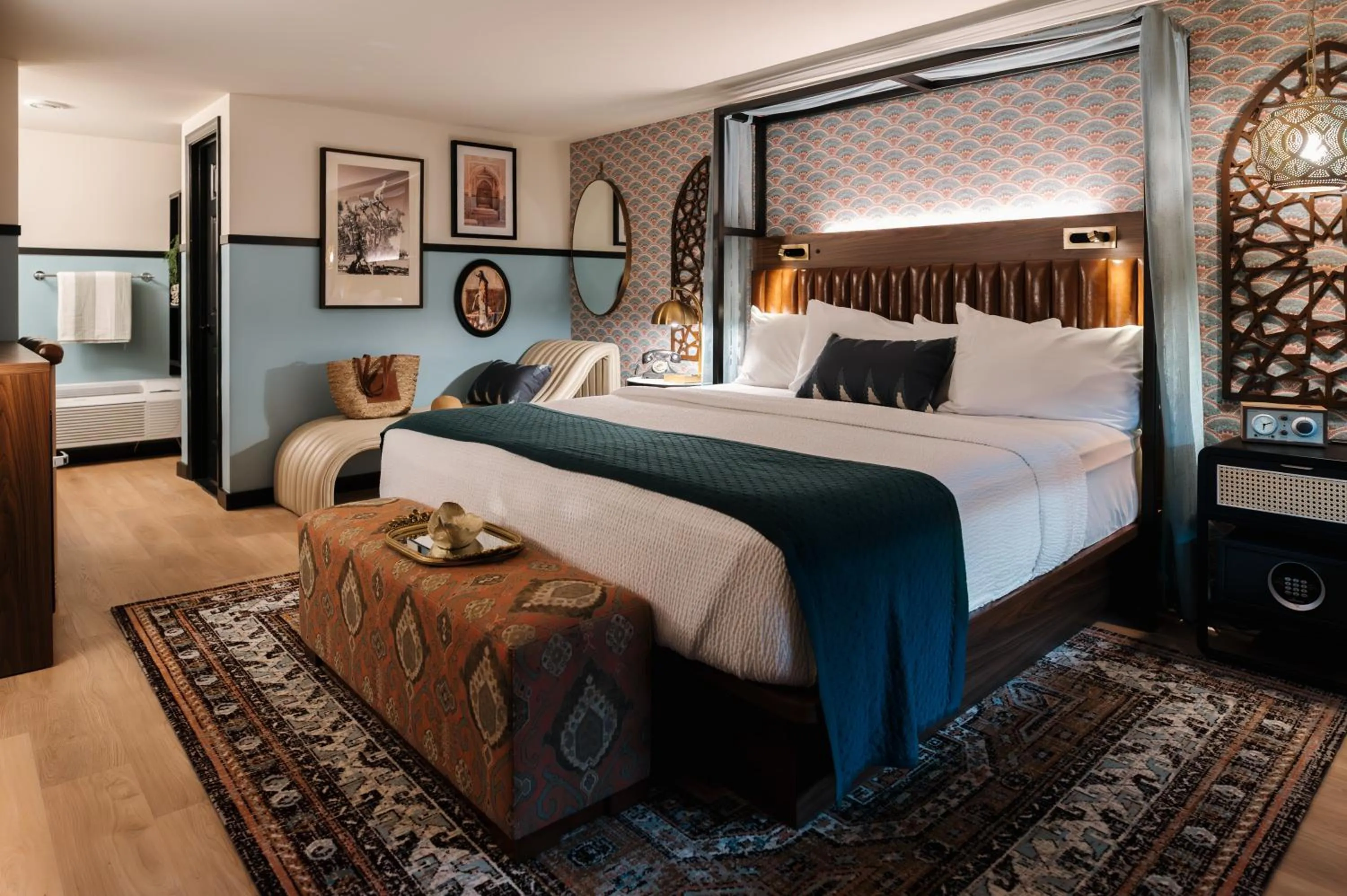 Photo of the whole room, Bed in UNCOMMONER HOTEL by Reverie Boutique Collection