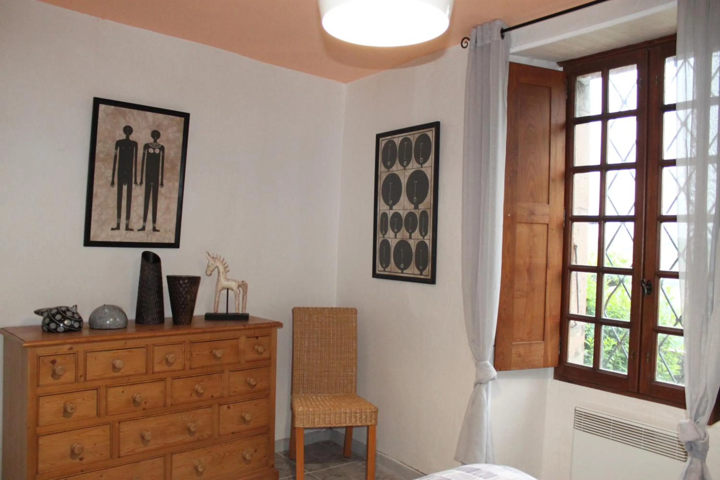 Decorative detail in D'Ici et D'Ailleurs