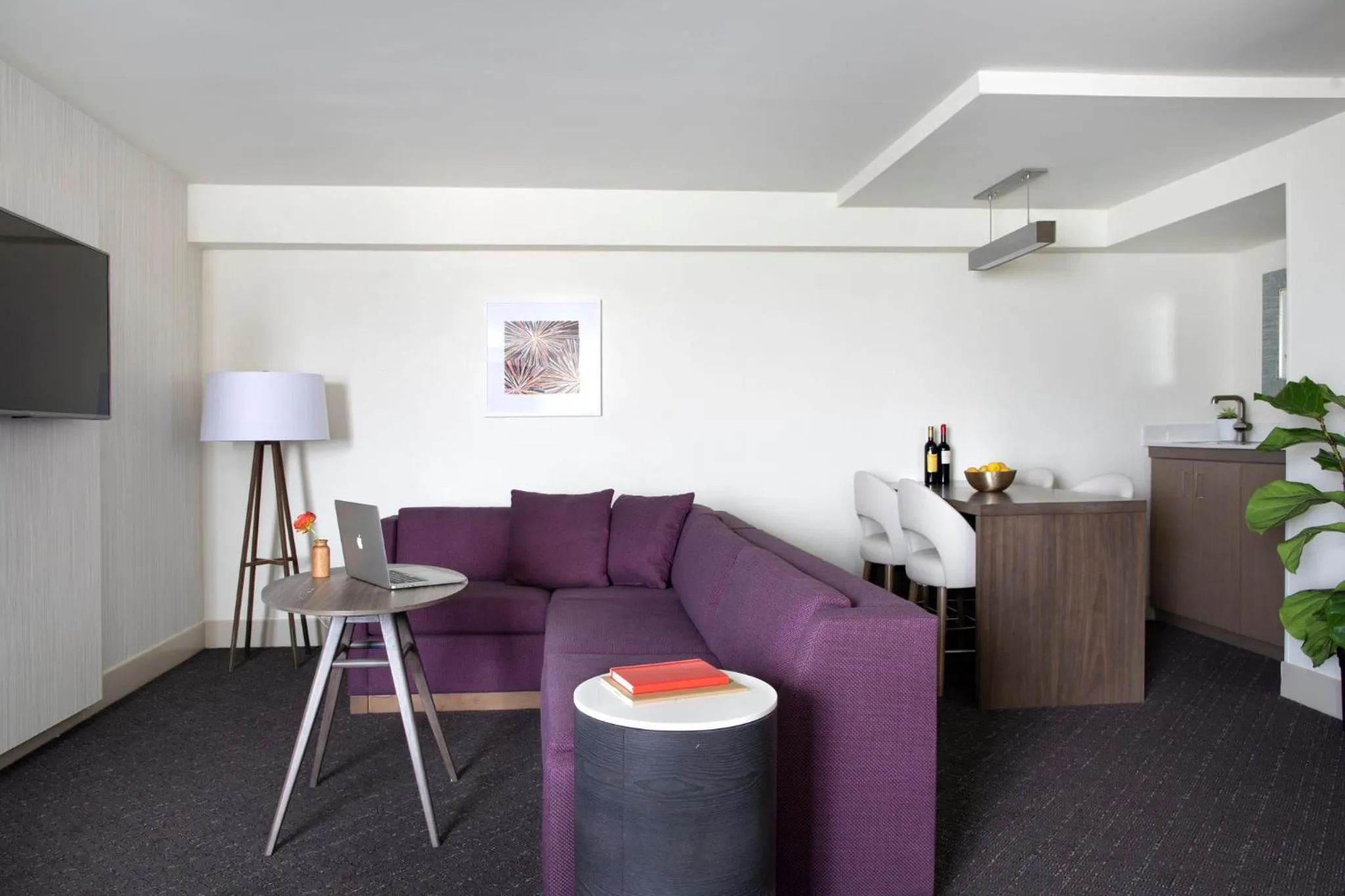 Photo of the whole room in Crowne Plaza Atlanta Perimeter at Ravinia by IHG