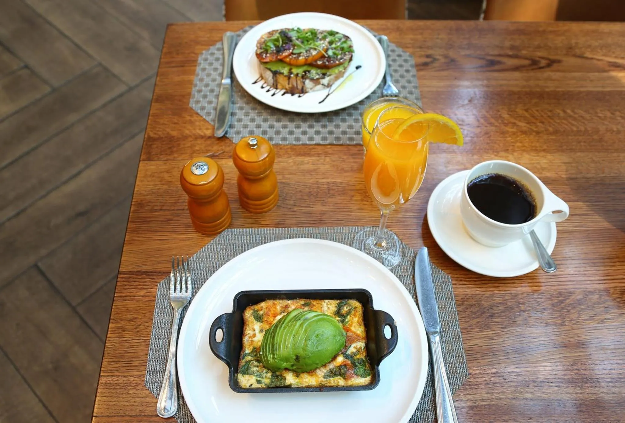 Restaurant/places to eat in Crowne Plaza Atlanta Perimeter at Ravinia by IHG