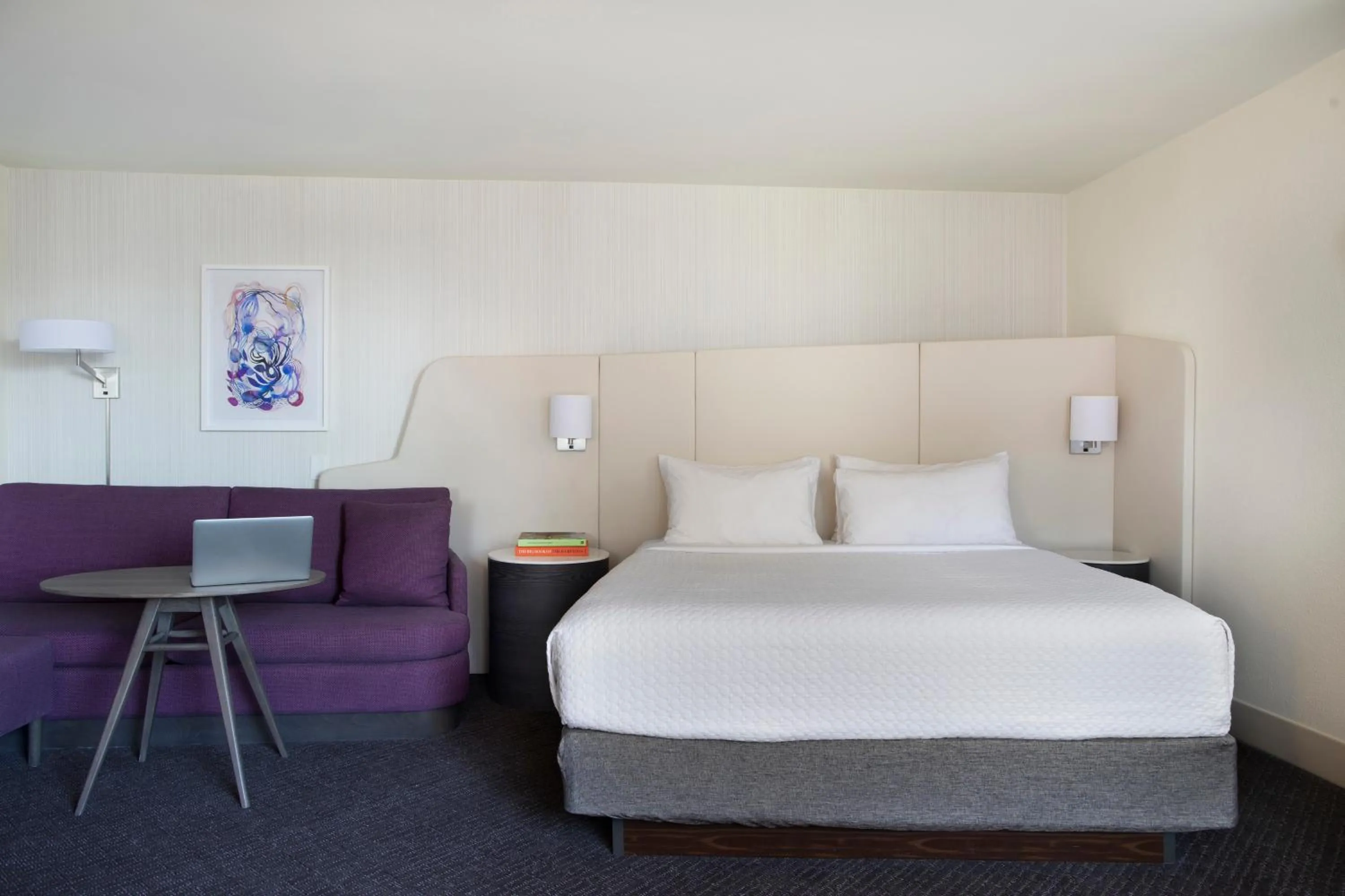 Photo of the whole room, Bed in Crowne Plaza Atlanta Perimeter at Ravinia by IHG