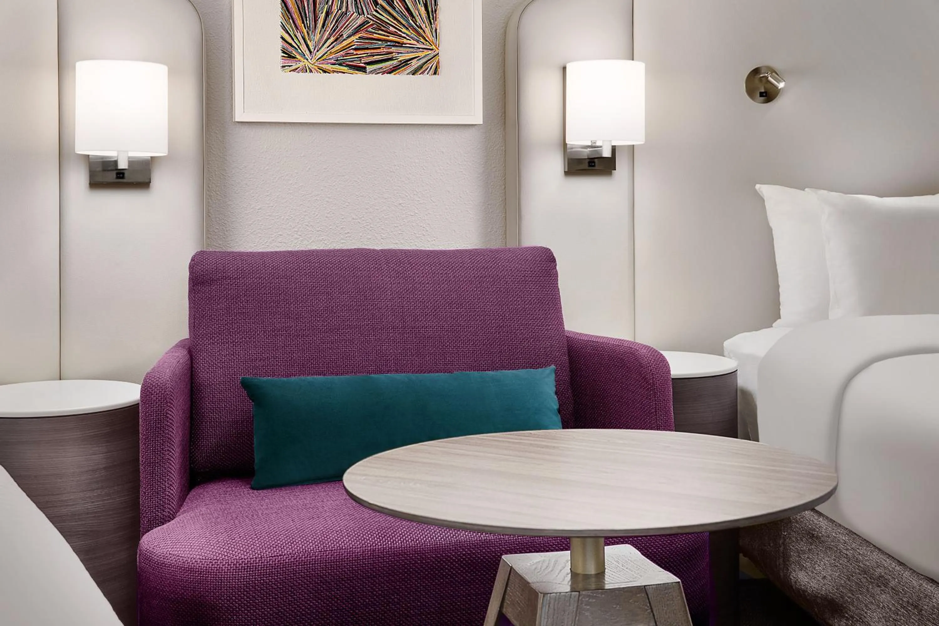 Seating area in Crowne Plaza Atlanta Perimeter at Ravinia by IHG