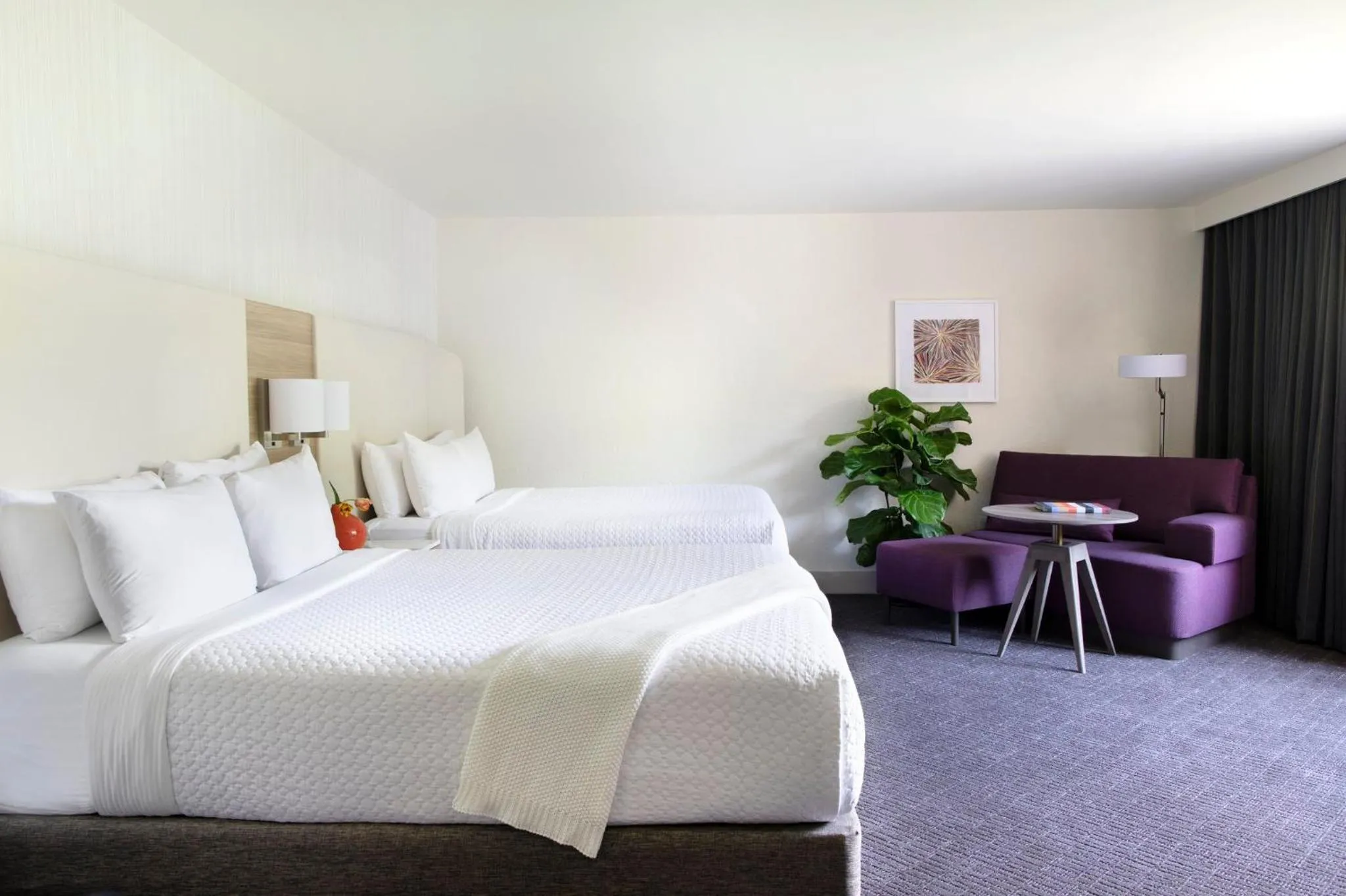 Photo of the whole room, Bed in Crowne Plaza Atlanta Perimeter at Ravinia by IHG