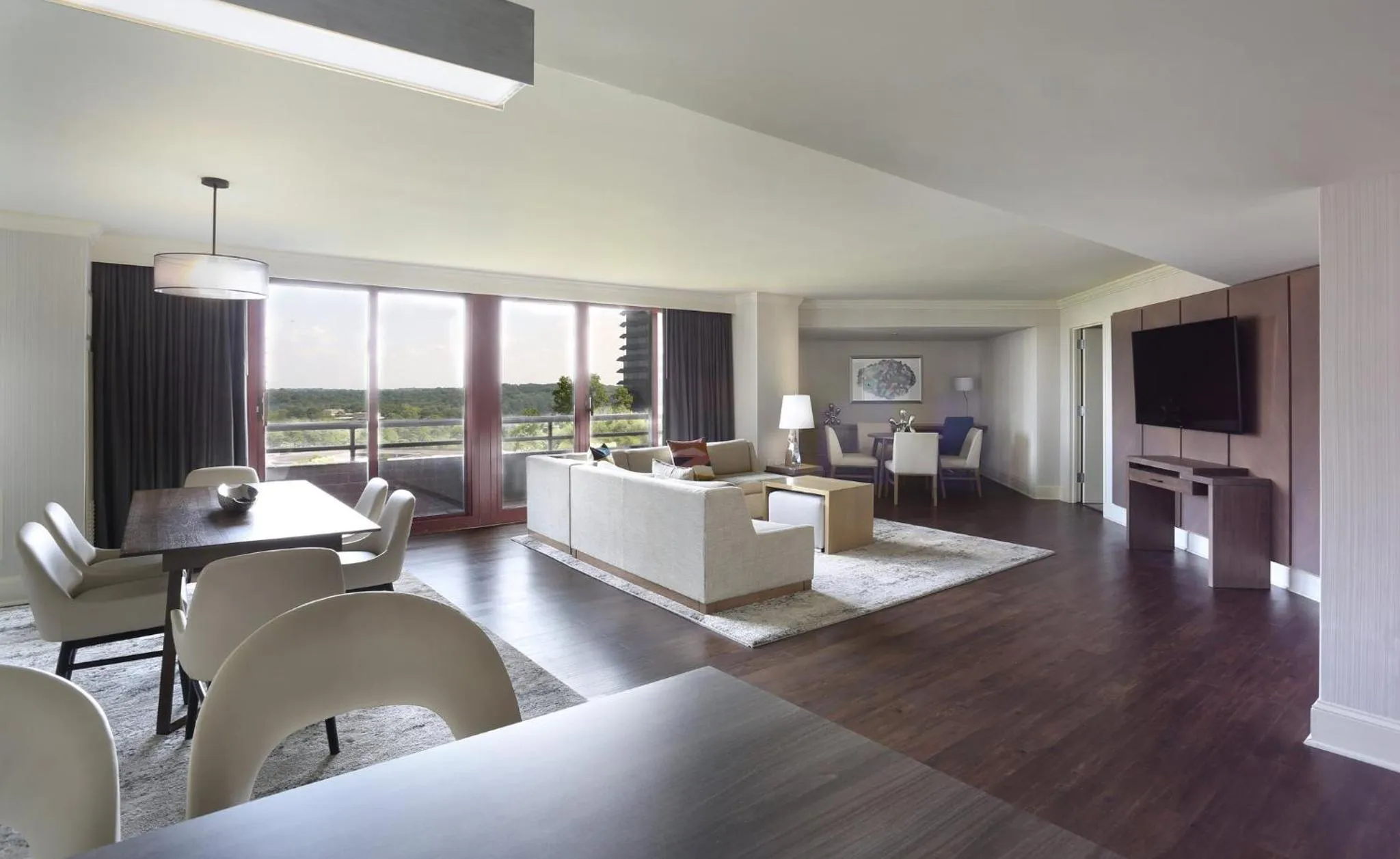 Photo of the whole room in Crowne Plaza Atlanta Perimeter at Ravinia by IHG