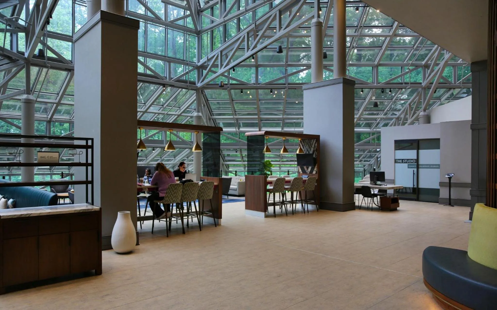 Property building in Crowne Plaza Atlanta Perimeter at Ravinia by IHG