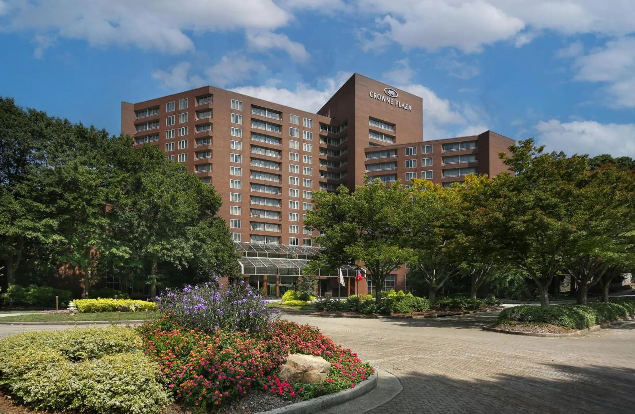 Property building in Crowne Plaza Atlanta Perimeter at Ravinia by IHG
