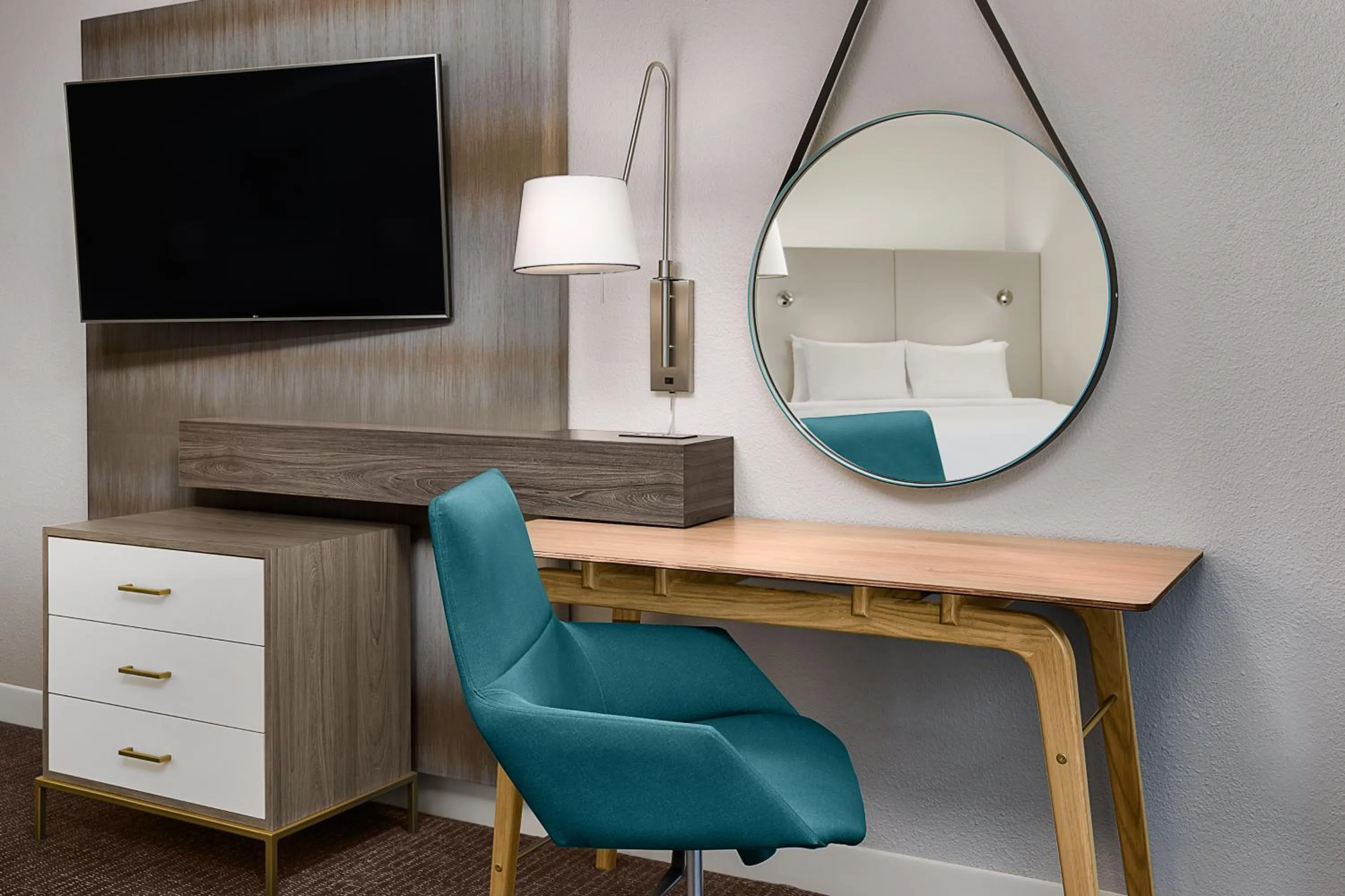 TV and multimedia in Crowne Plaza Atlanta Perimeter at Ravinia by IHG