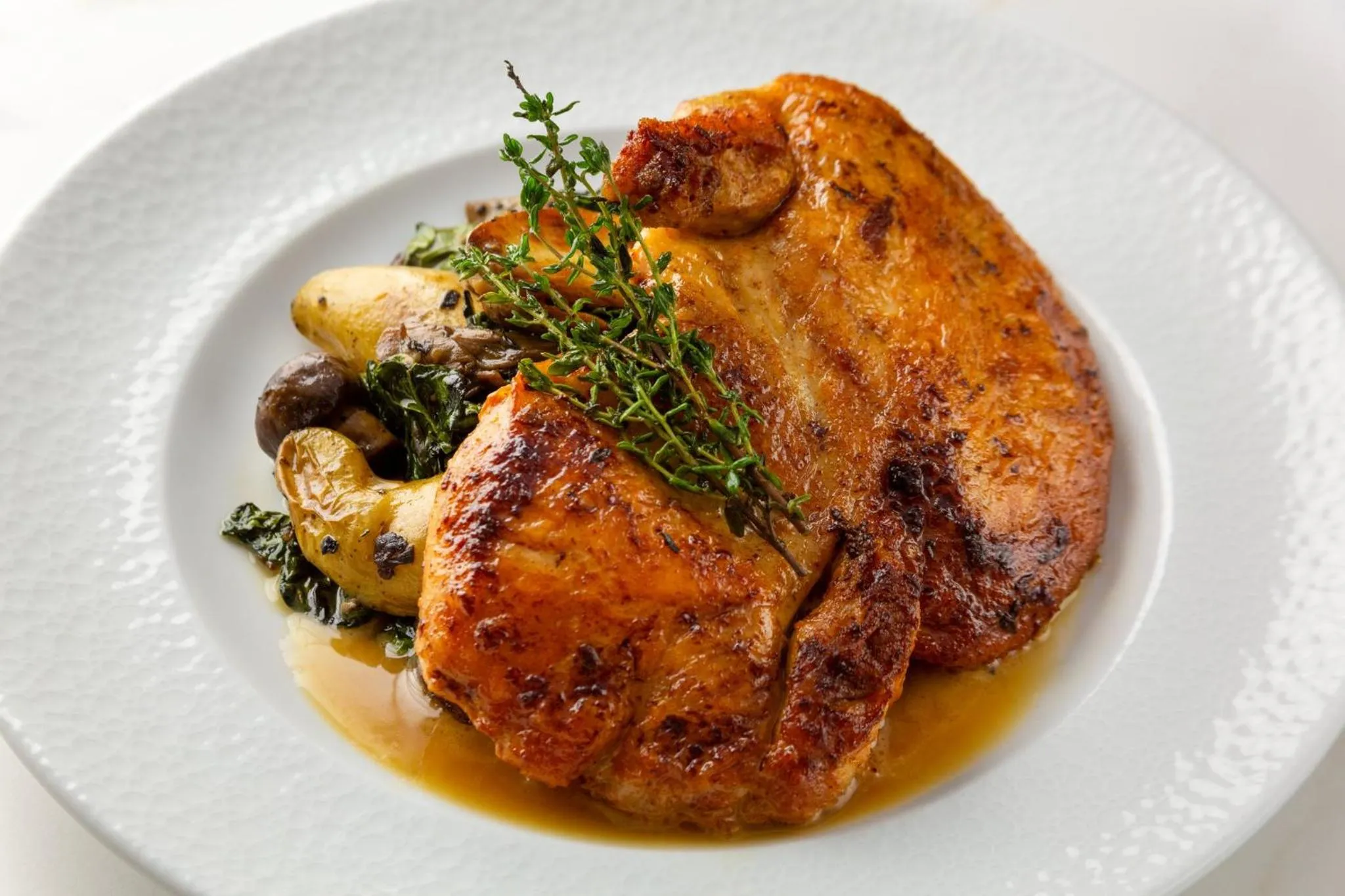 Restaurant/places to eat in Crowne Plaza Seattle Newly Renovated with No Resort Fee