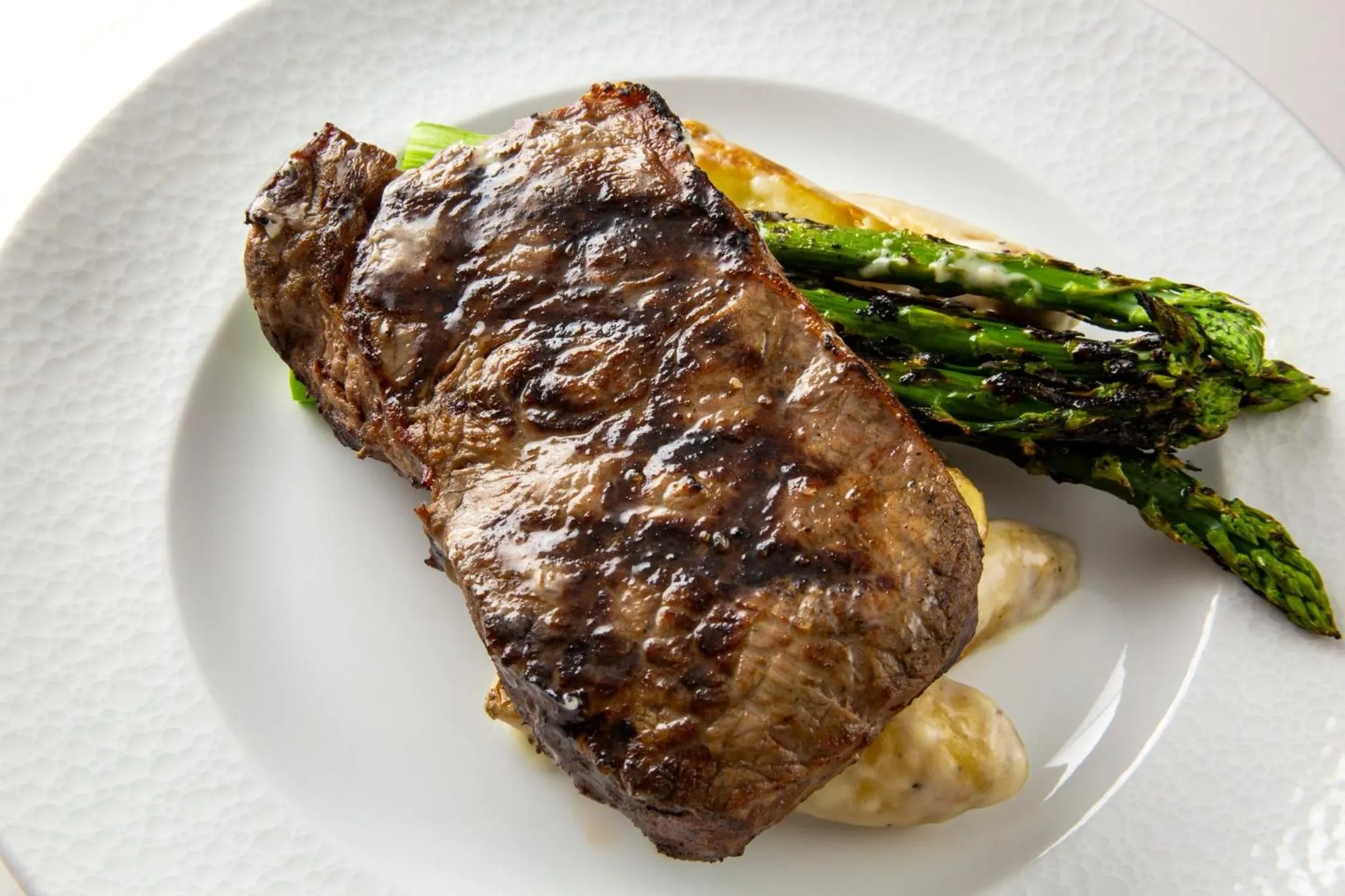 Restaurant/places to eat in Crowne Plaza Seattle Newly Renovated with No Resort Fee