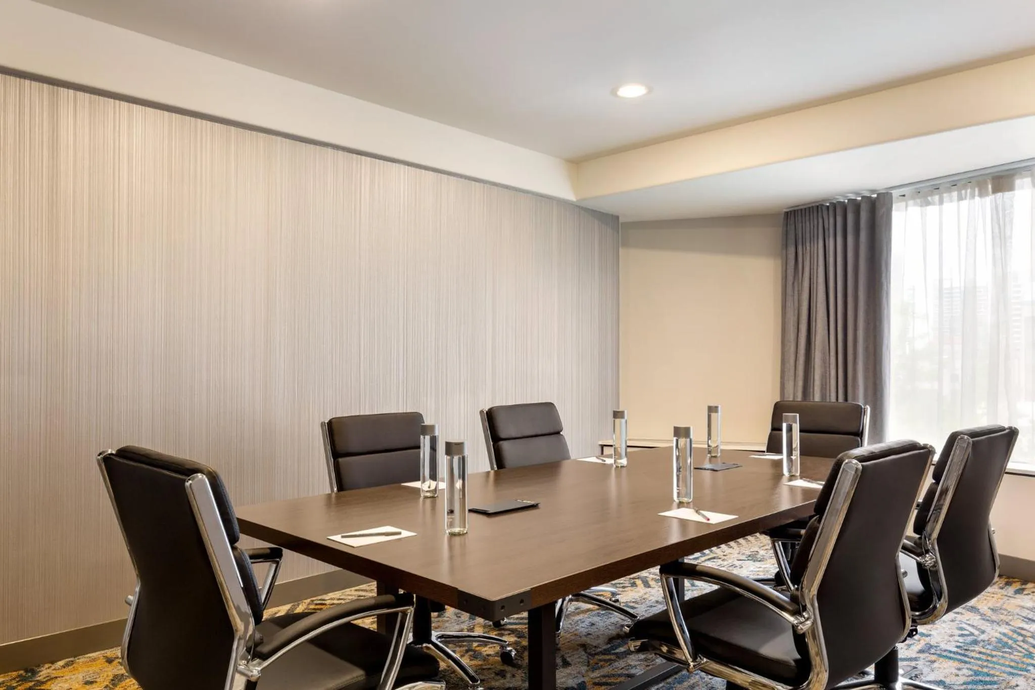 Meeting/conference room in Crowne Plaza Seattle Newly Renovated with No Resort Fee