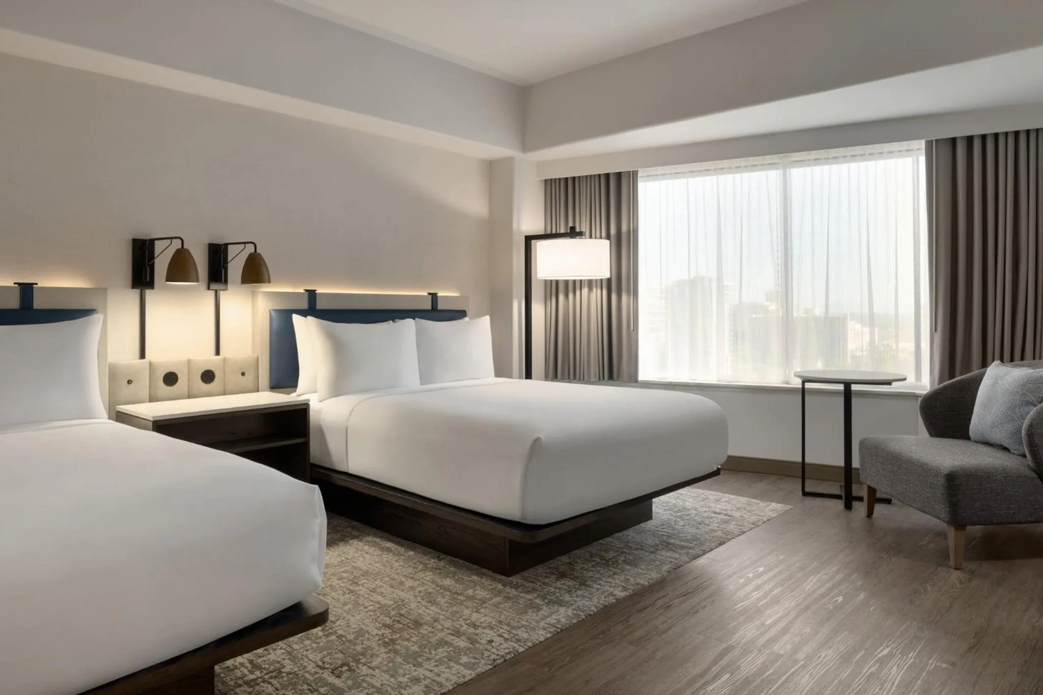 Photo of the whole room, Bed in Crowne Plaza Seattle Newly Renovated with No Resort Fee