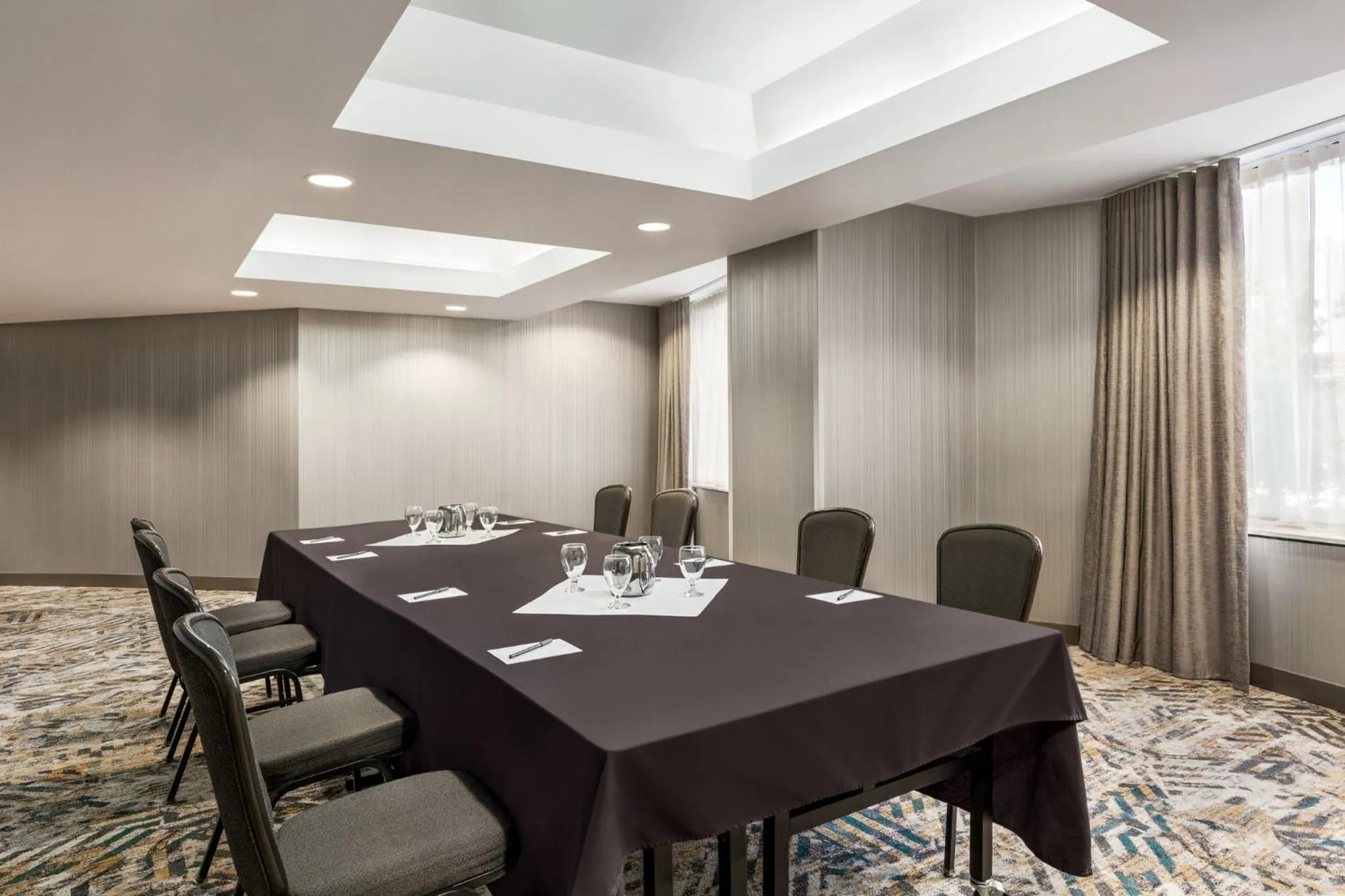 Meeting/conference room in Crowne Plaza Seattle - Newly Renovated - an IHG Hotel