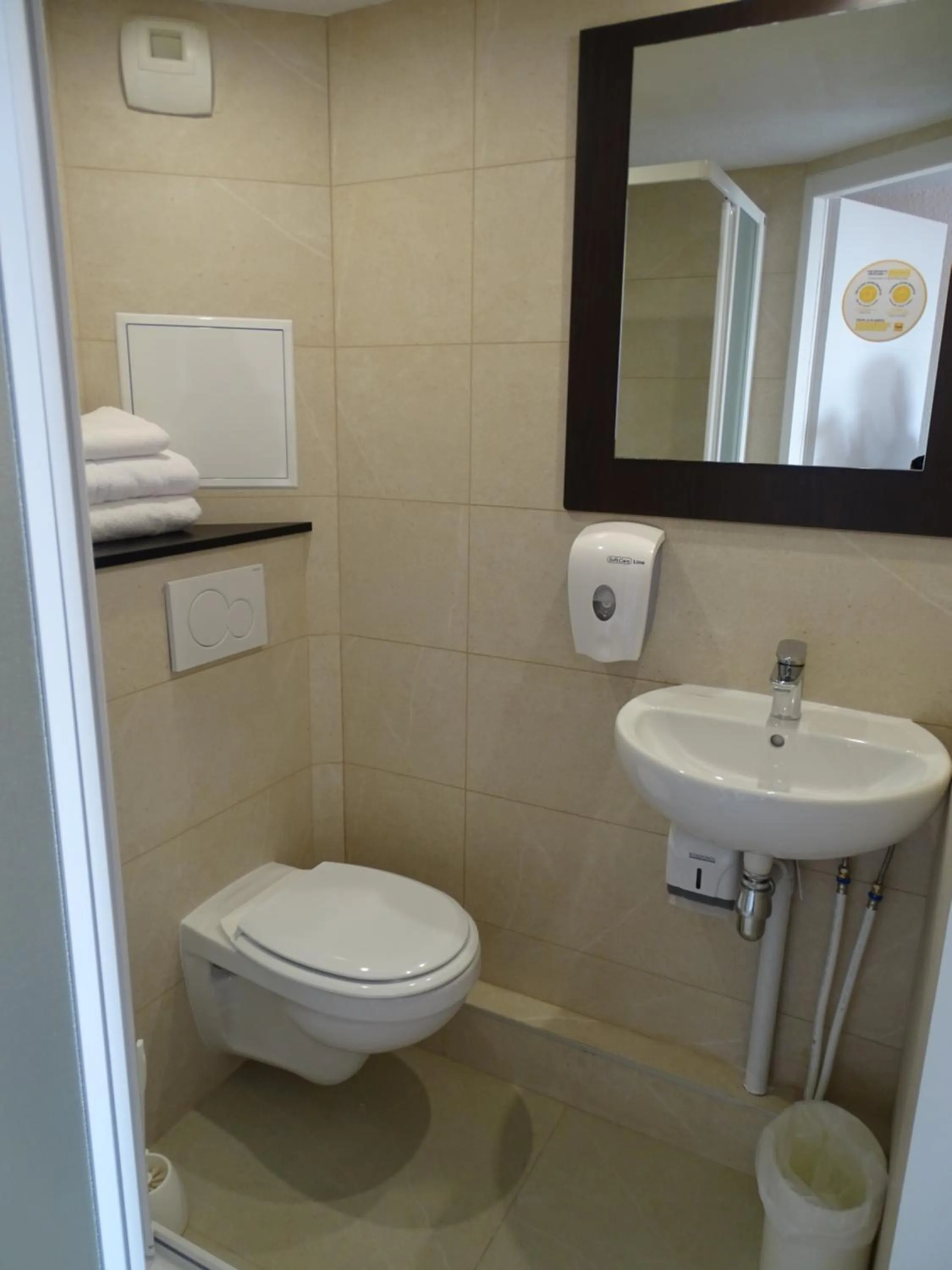 Toilet in Première Classe Troyes Sud - Buchères