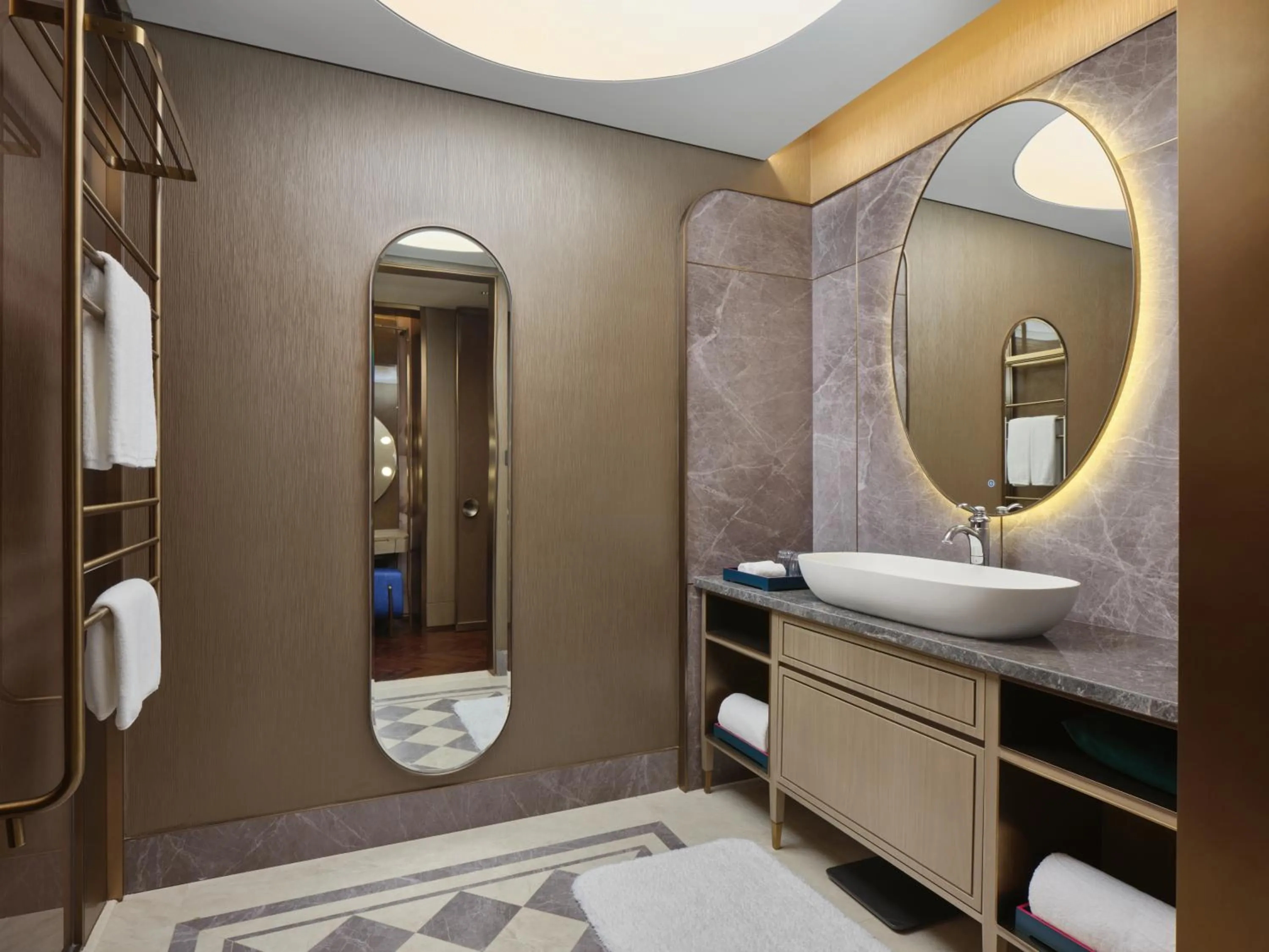 Toilet in Blossom House Shanghai On The Bund