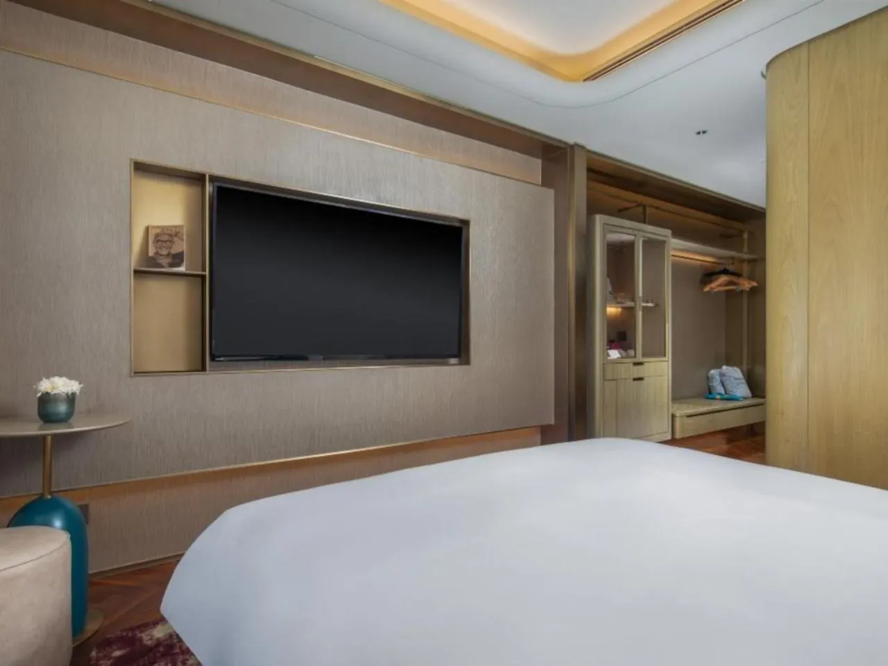 Bedroom, Bed in Blossom House Shanghai On The Bund