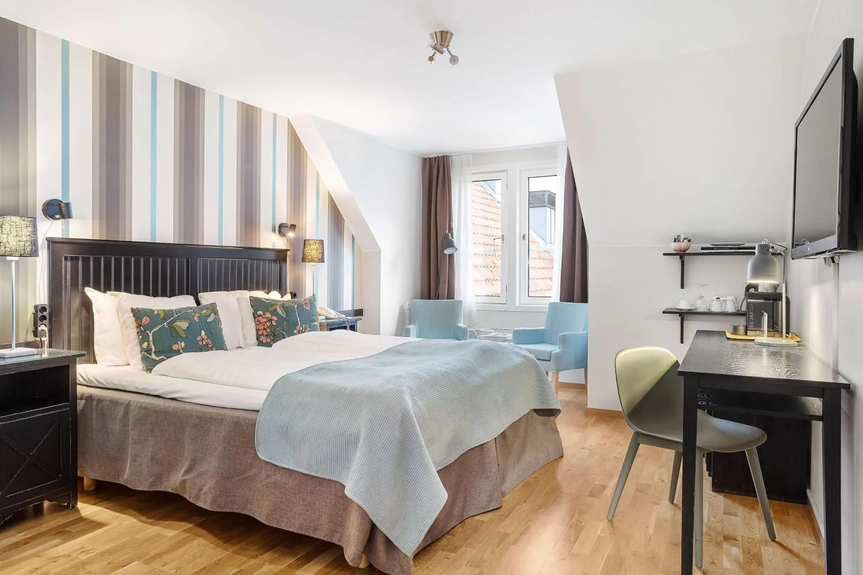 Deluxe Queen Room - Top Floor in Best Western Plus Hotel Noble House Deluxe Queen Room - Top Floor in Best Western Plus Hotel Noble House