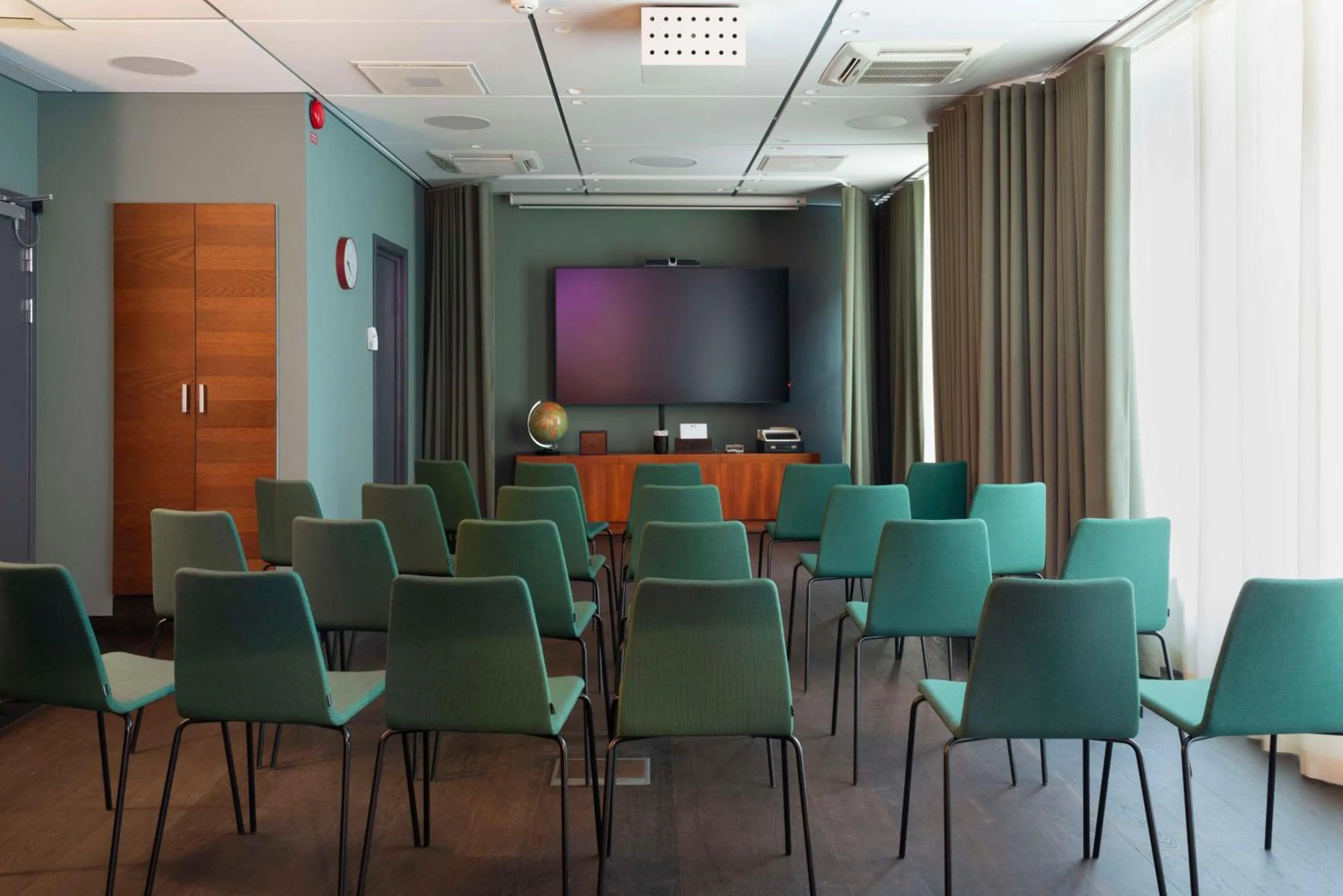 Meeting/conference room in Best Western Plus Hotel Noble House