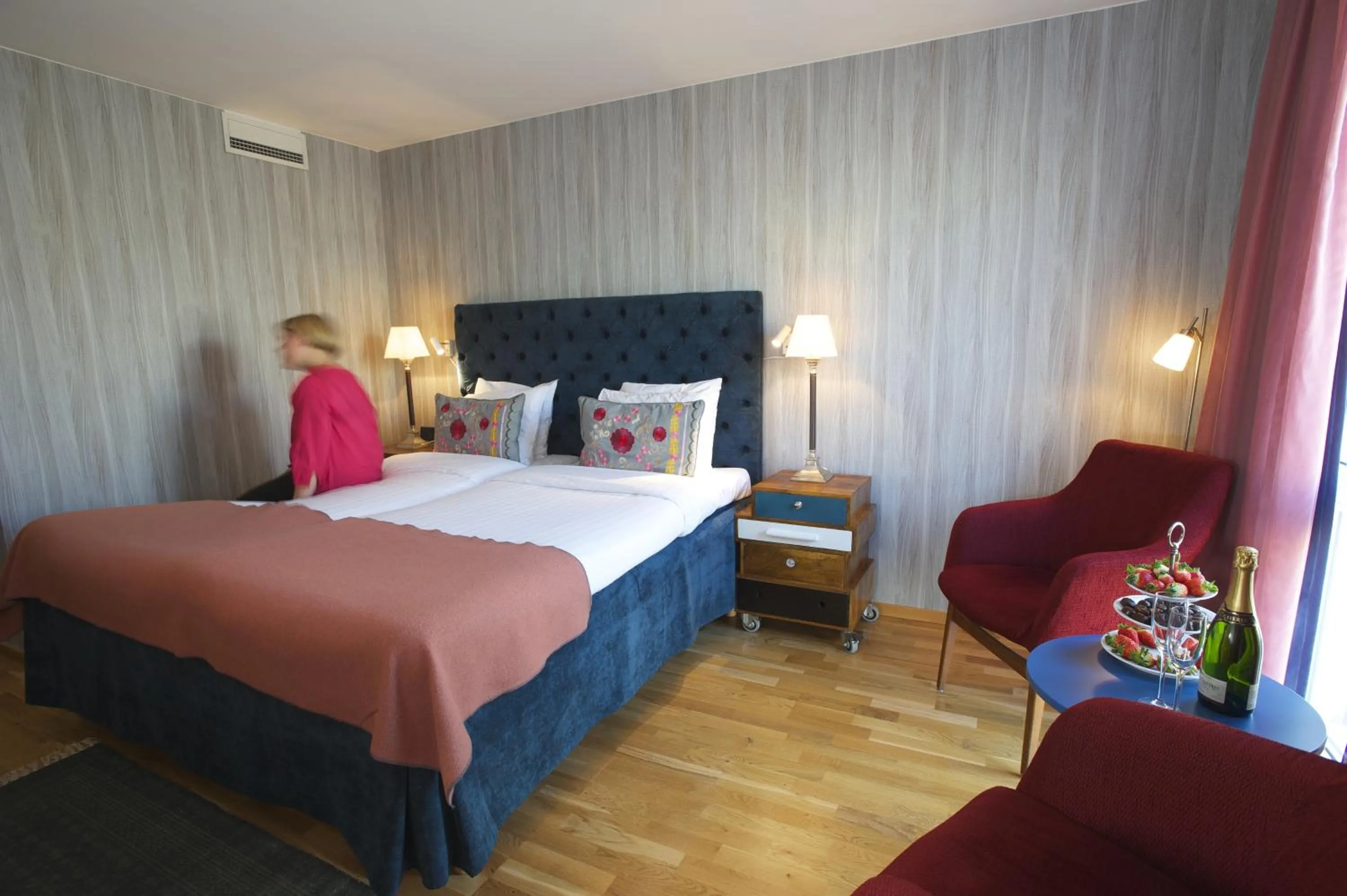 Toilet, Bed in Best Western Plus Hotel Noble House