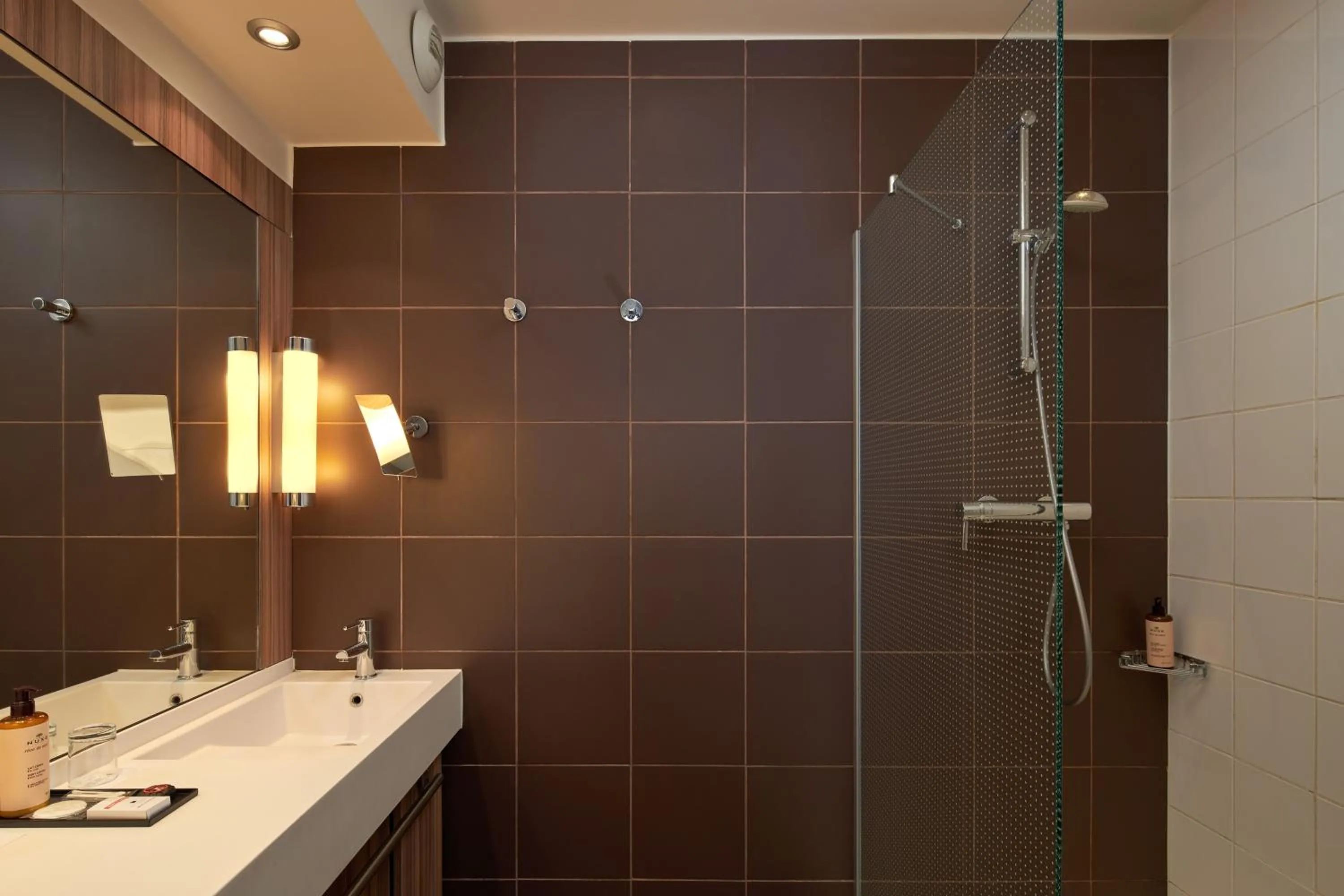 Shower in Hotel Les Théâtres