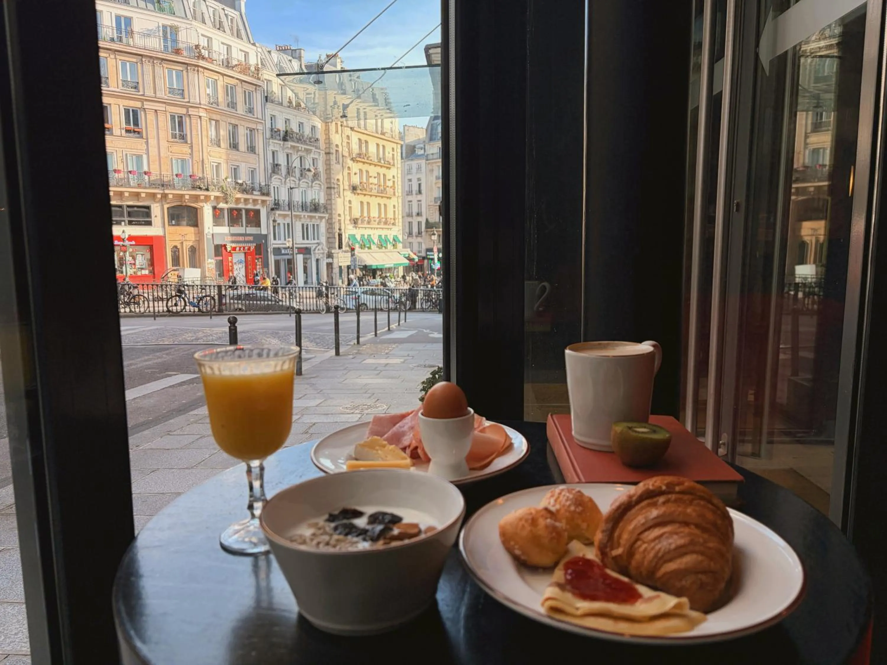 Breakfast in Hotel Les Théâtres