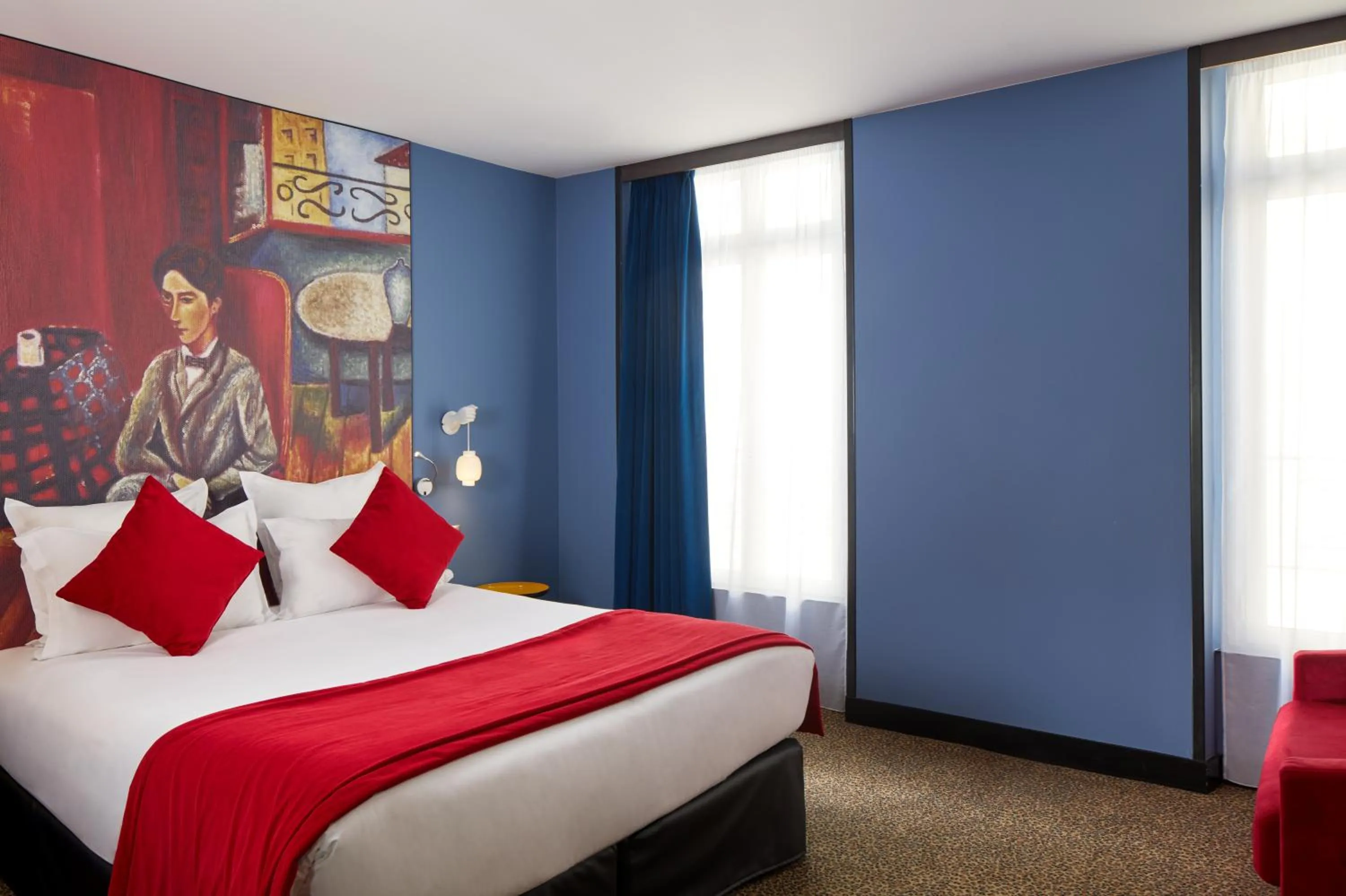 Bed in Hotel Les Théâtres