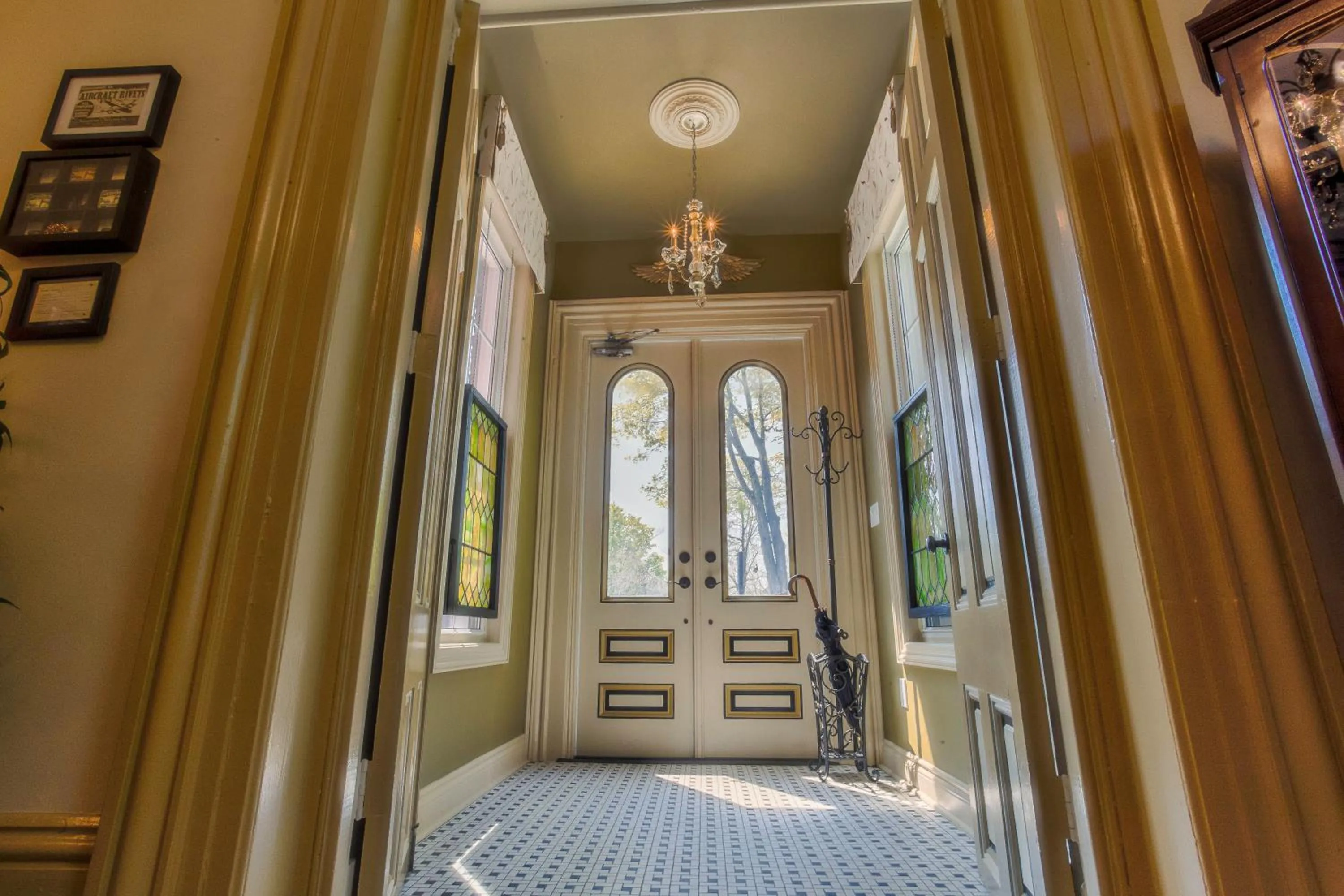 Facade/entrance in The Woodview Inn