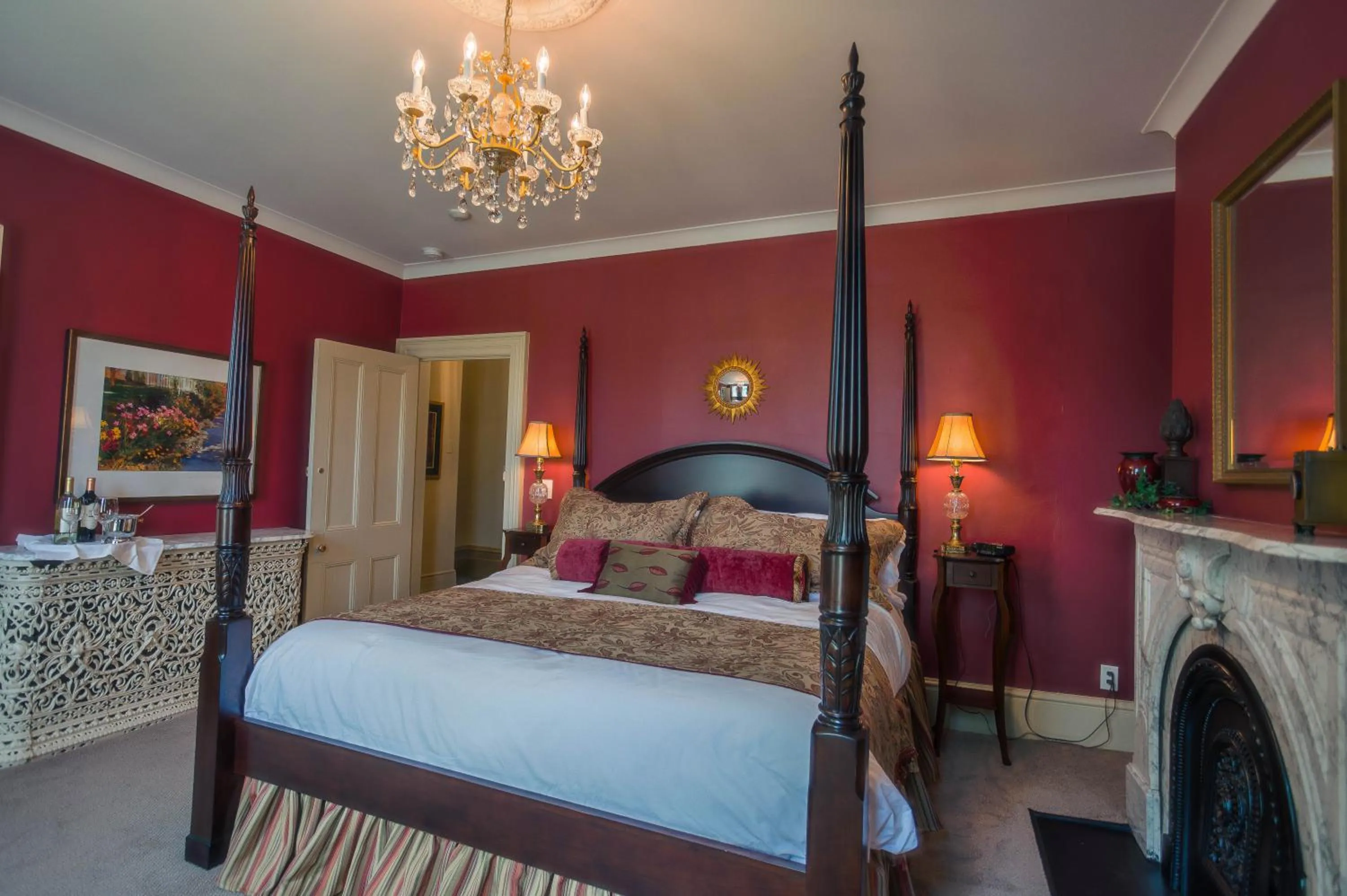 Photo of the whole room, Bed in The Woodview Inn