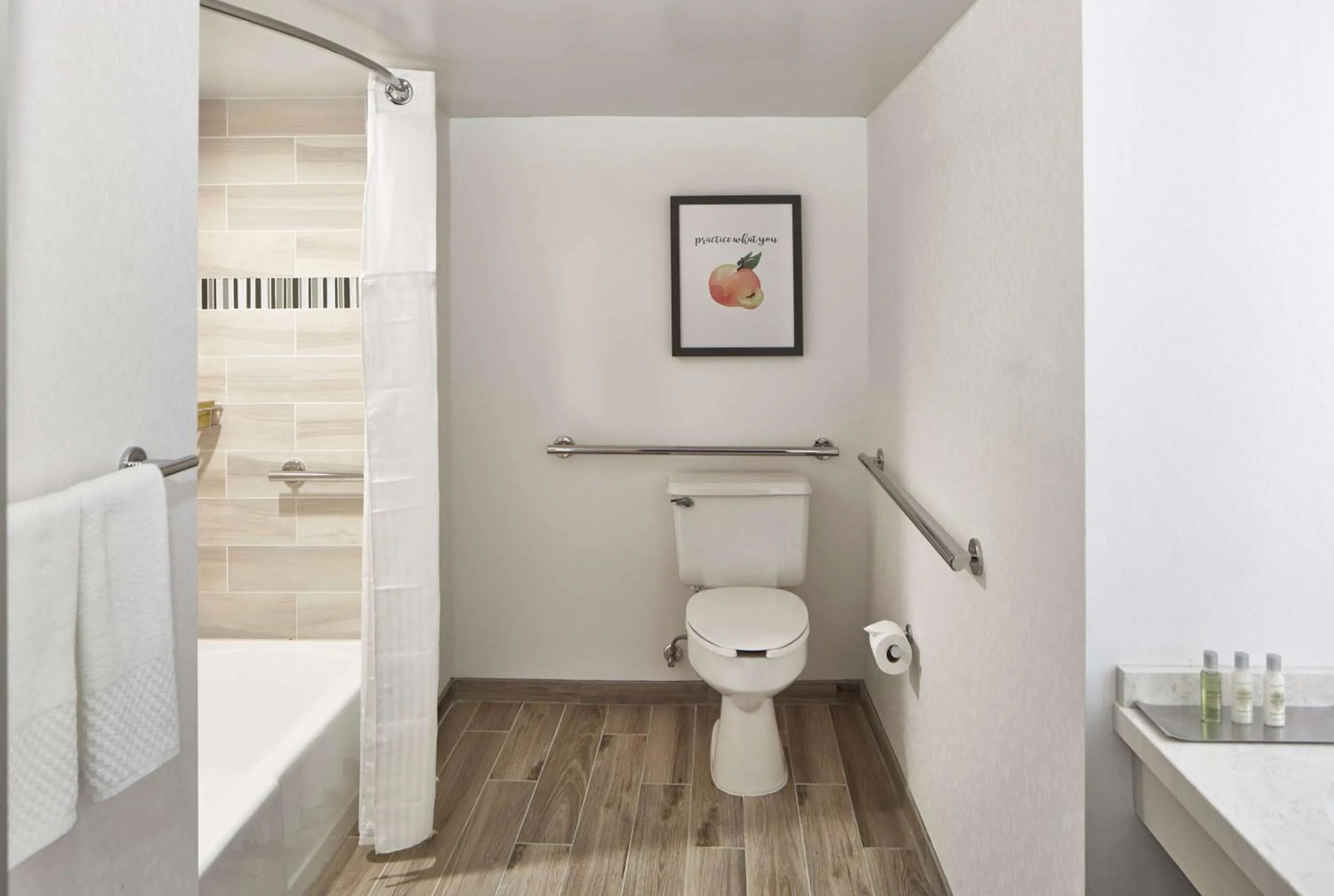 Bathroom in Doubletree By Hilton Atlanta Perimeter Dunwoody