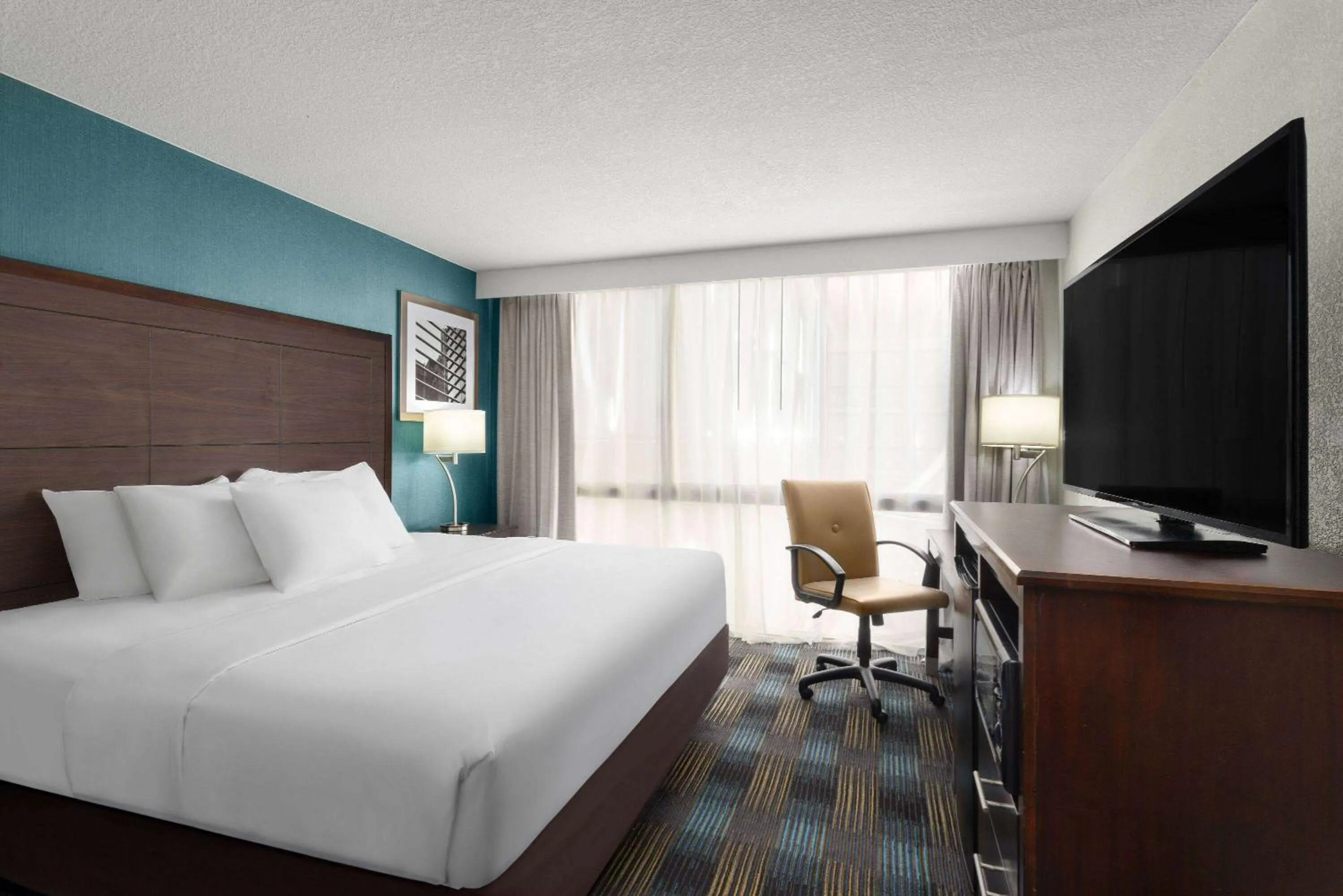 Photo of the whole room, Bed in Wingate by Wyndham Kansas City