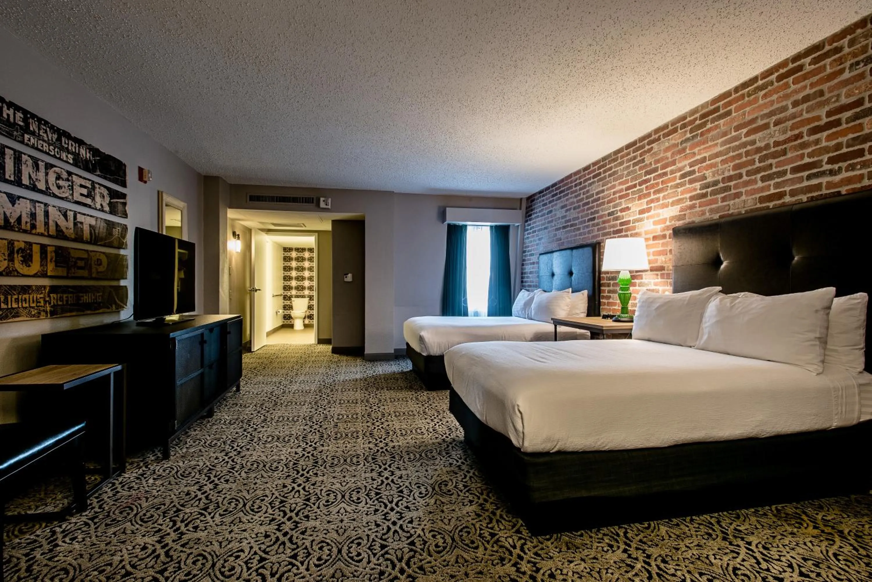 Bathroom, Bed in Holiday Inn Hotel French Quarter-Chateau Lemoyne by IHG