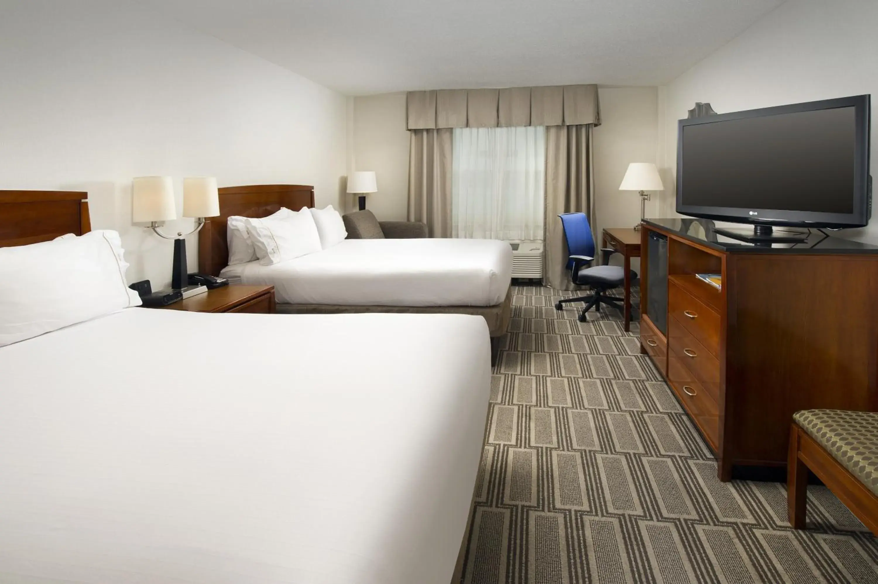 Standard Double Room with Two Double Beds in Holiday Inn Express Baltimore at the Stadiums by IHG Standard Double Room with Two Double Beds in Holiday Inn Express Baltimore at the Stadiums by IHG