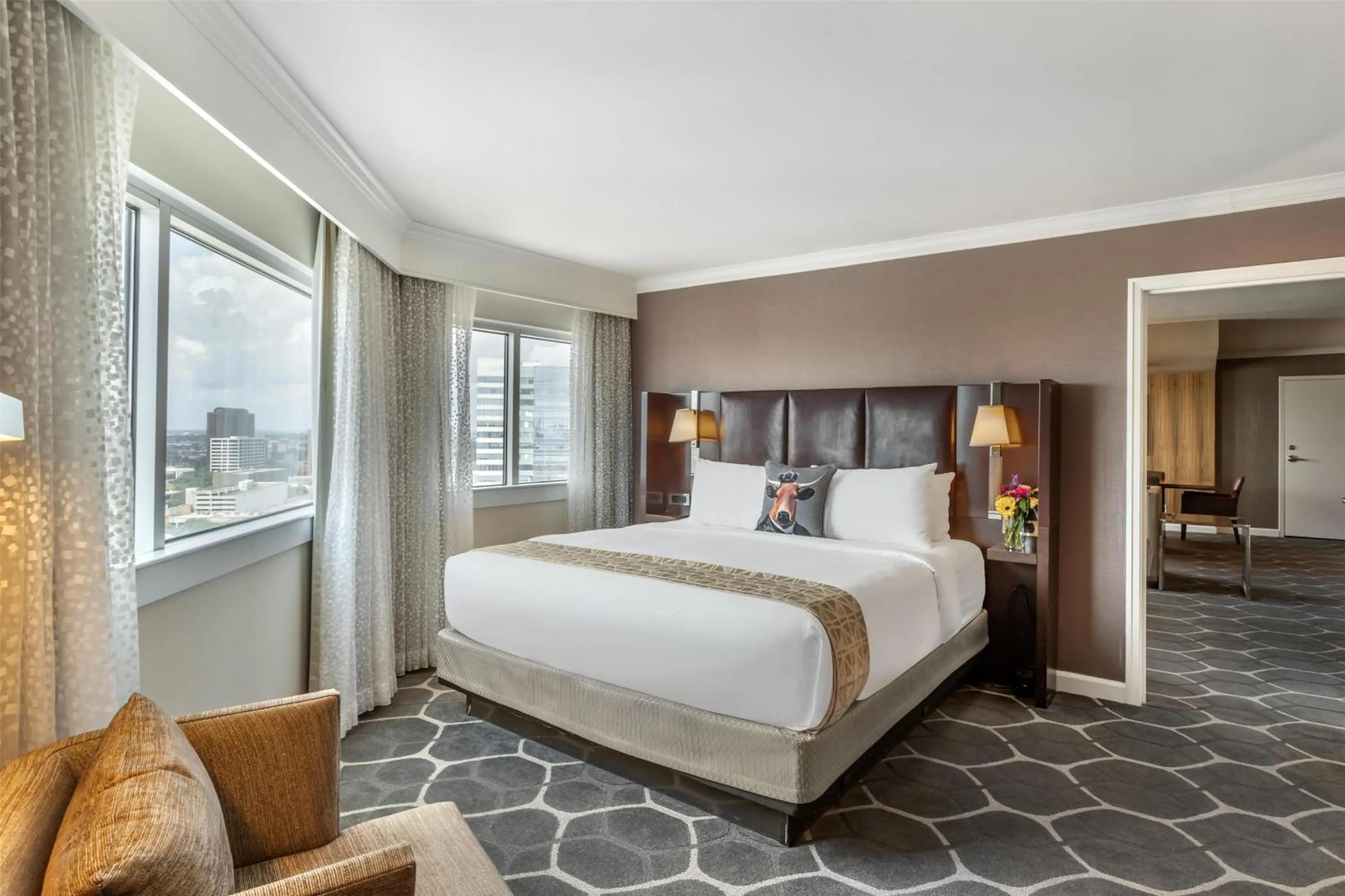 Photo of the whole room, Bed in The Royal Sonesta Houston Galleria