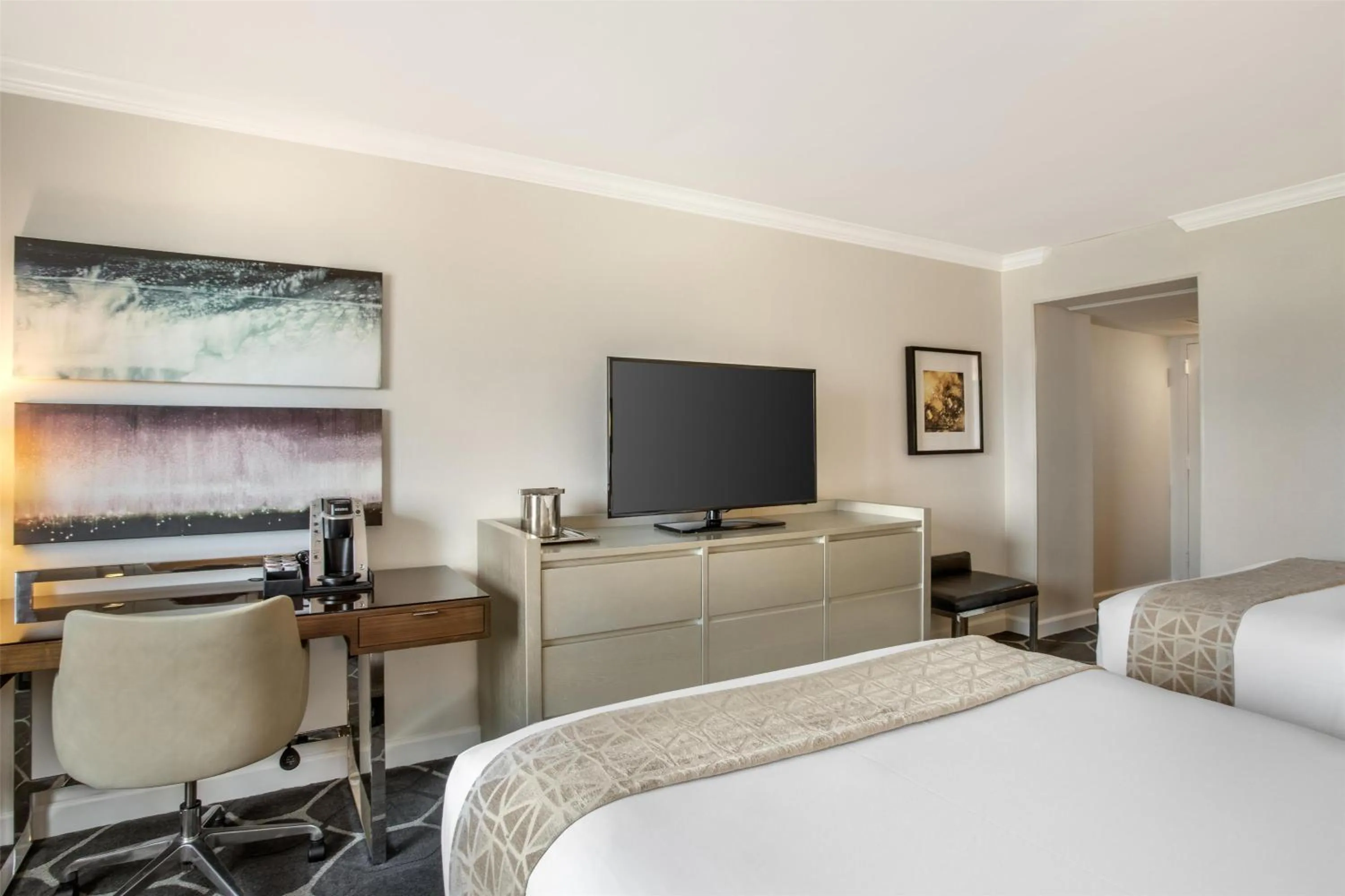 Bedroom, Bed in The Royal Sonesta Houston Galleria