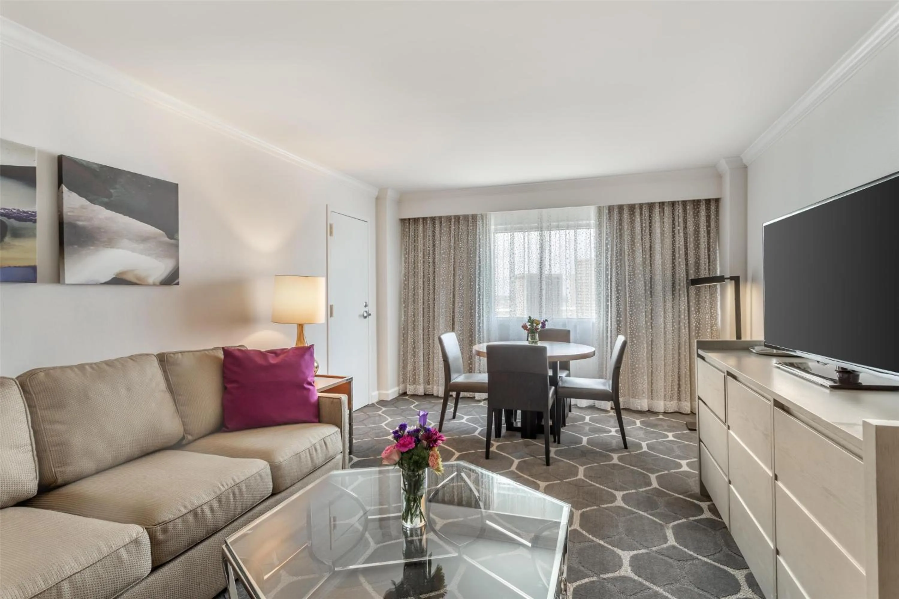 Photo of the whole room in The Royal Sonesta Houston Galleria