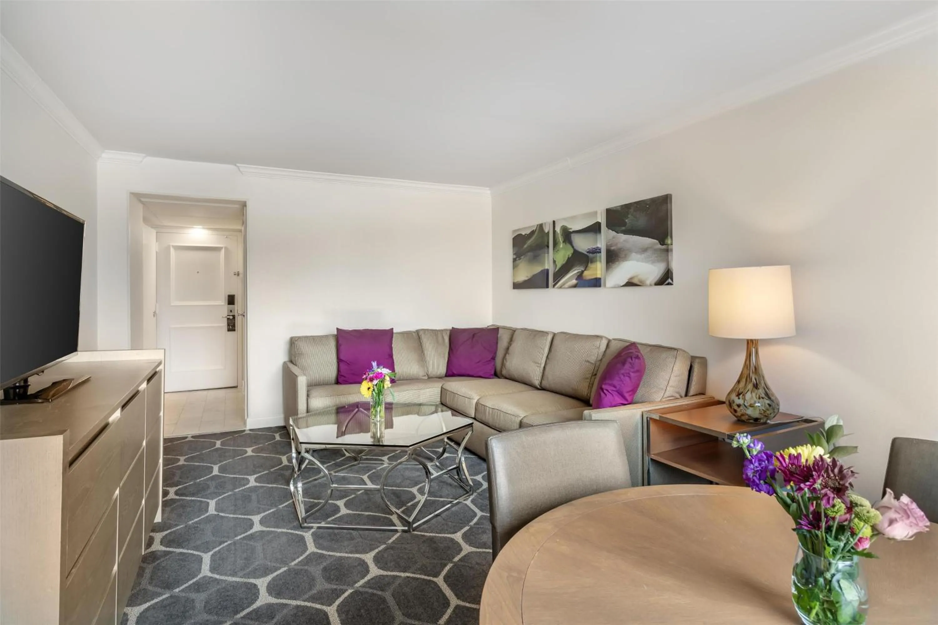 Photo of the whole room in The Royal Sonesta Houston Galleria