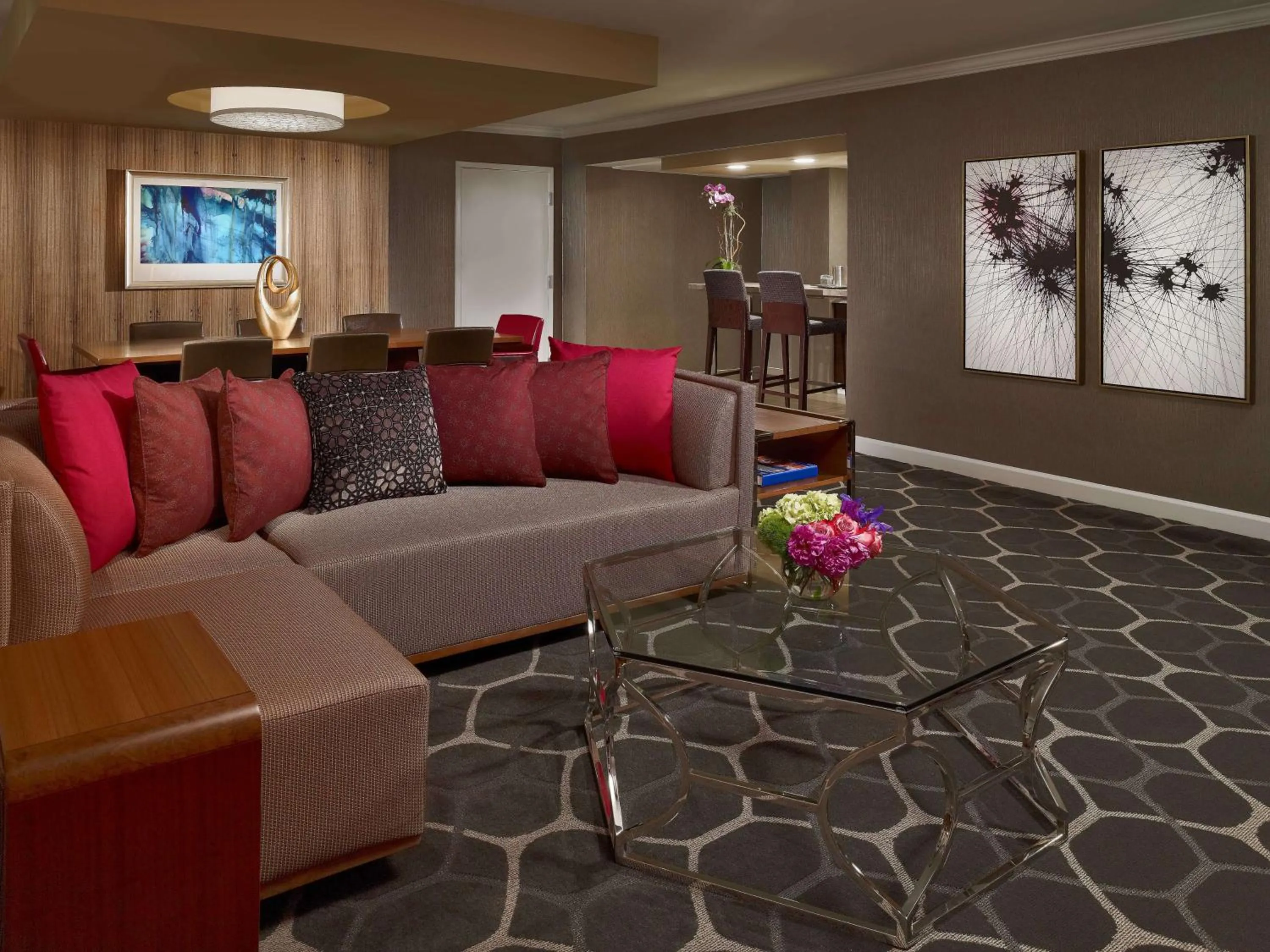 Living room in The Royal Sonesta Houston Galleria