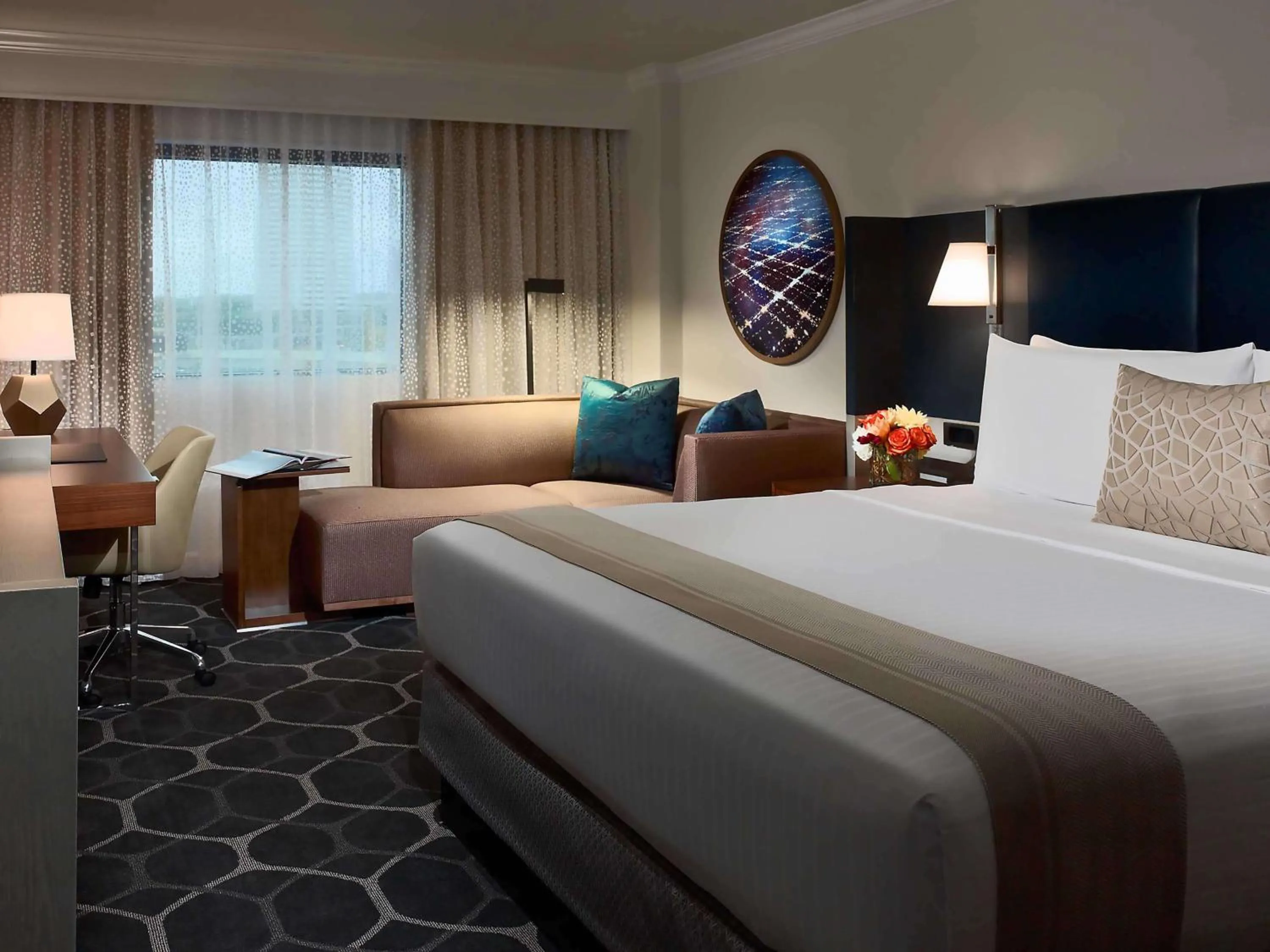 Photo of the whole room, Bed in The Royal Sonesta Houston Galleria