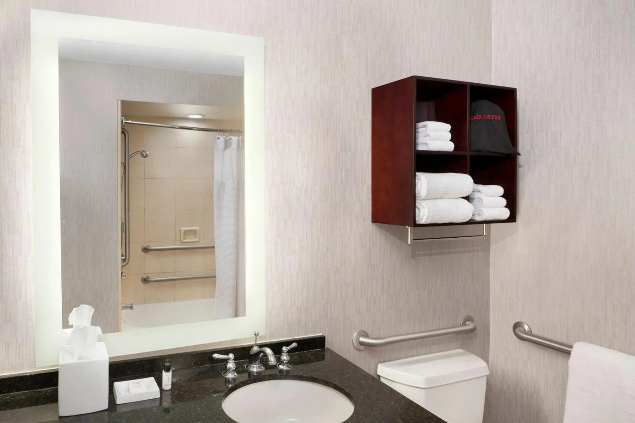 Bathroom in Crowne Plaza New Orleans French Qtr - Astor by IHG